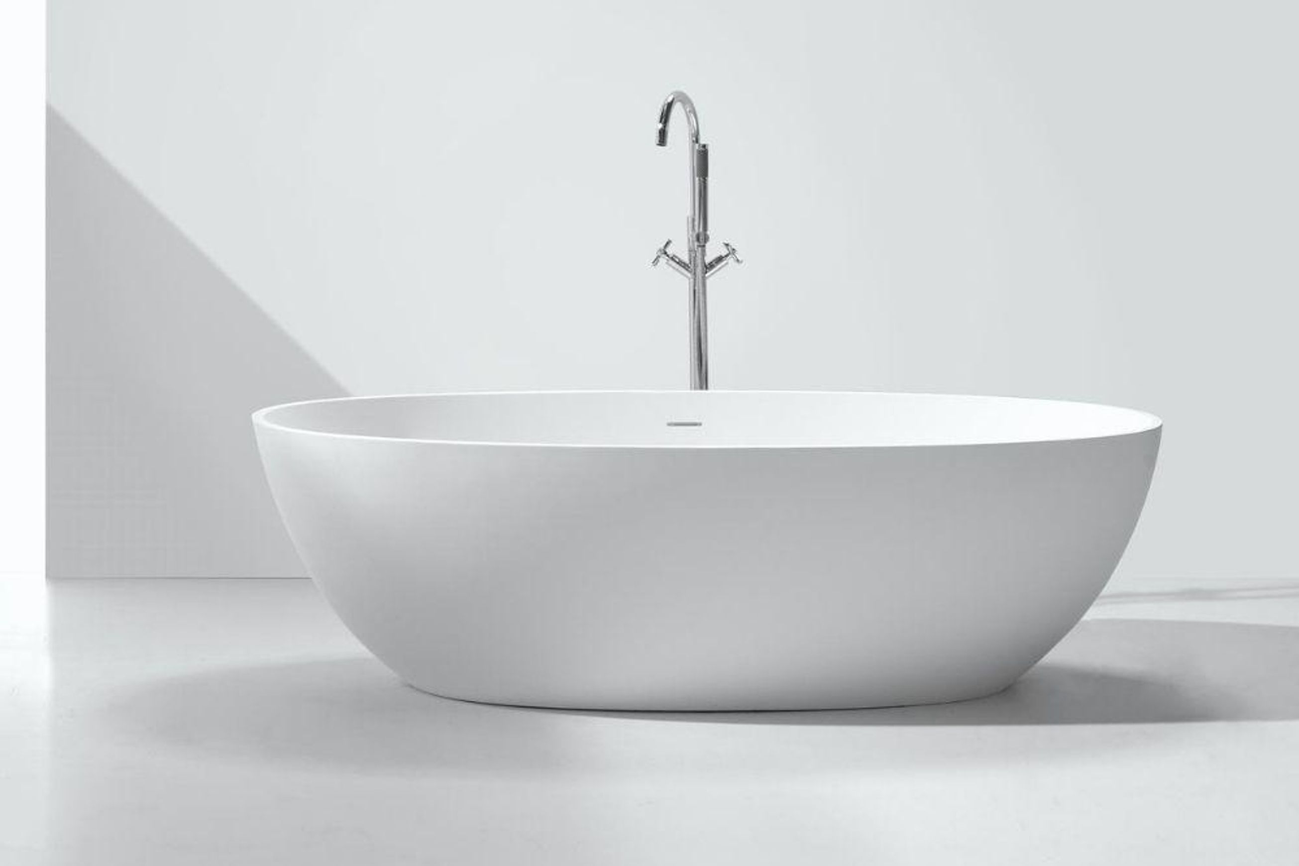 B003 Classic Oval Shaped Hugi Bath
