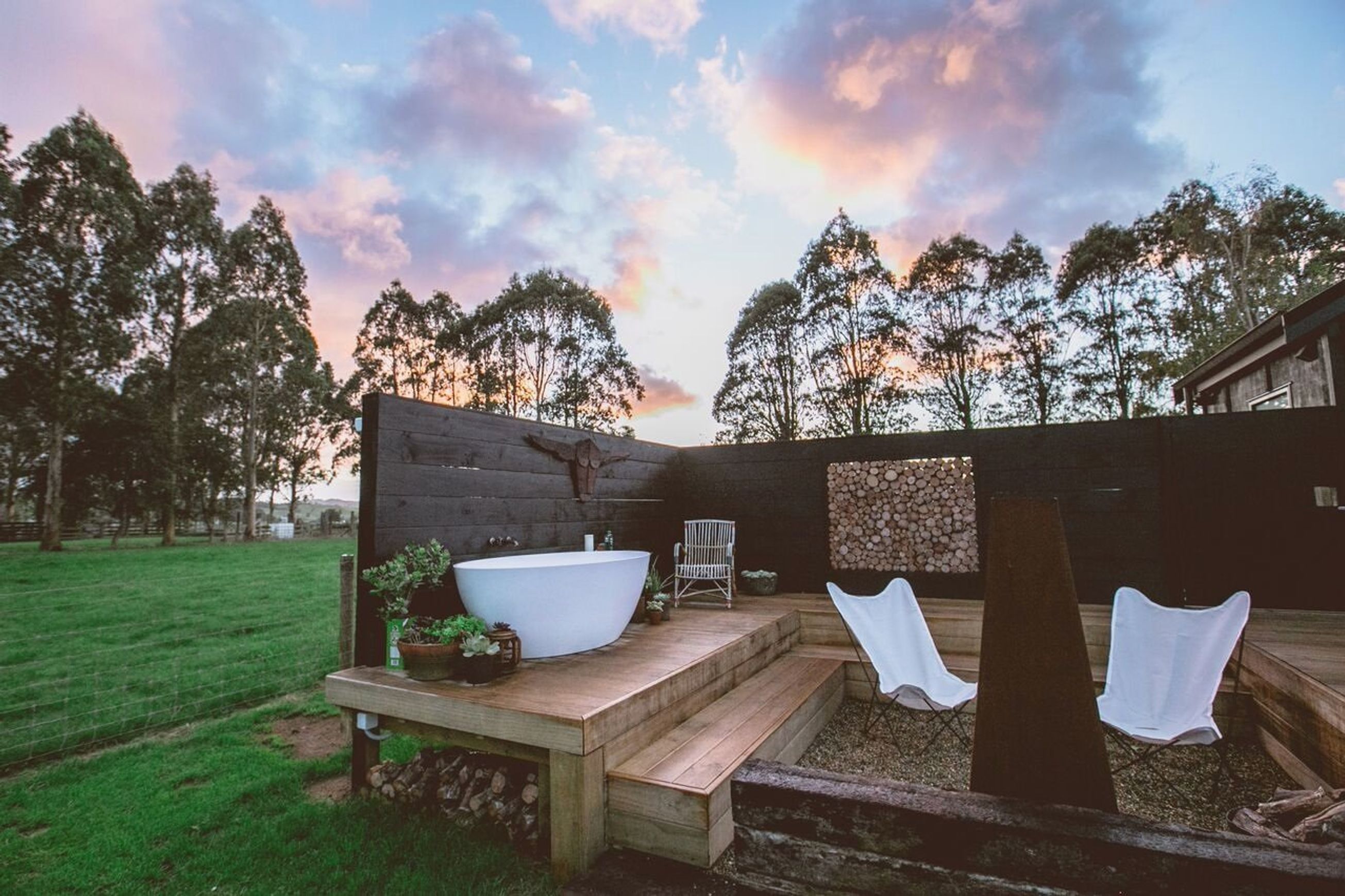 Gigi ST26 Toka Lite 1680mm Oval Wide Outdoor Bath