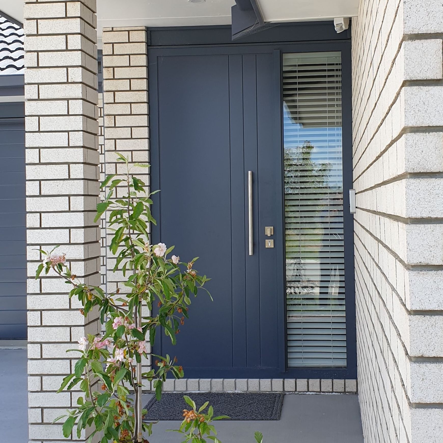 VV03 Aluminium Modern Entrance Doors
