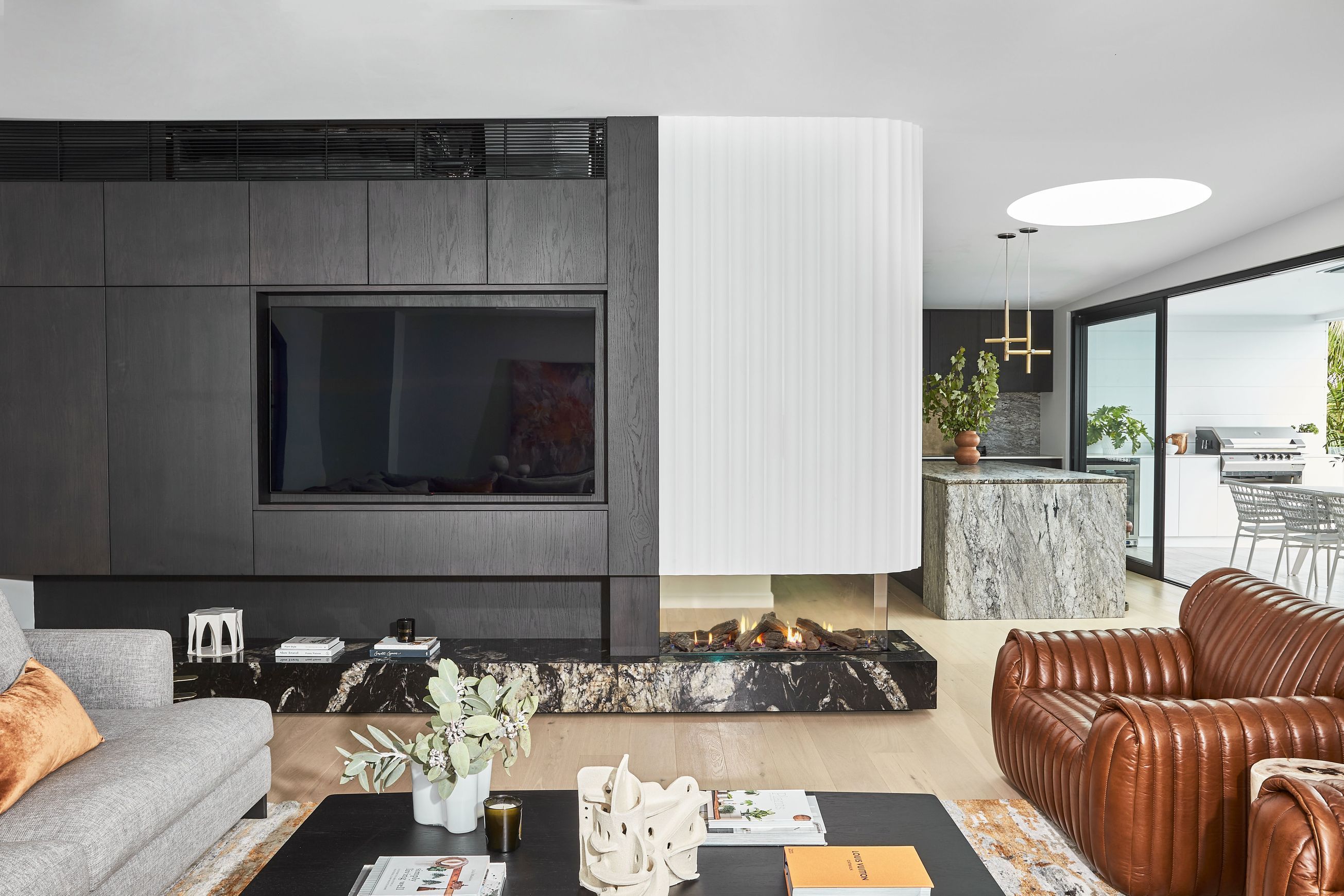 MODE KS1150 Peninsula Gas Fireplace