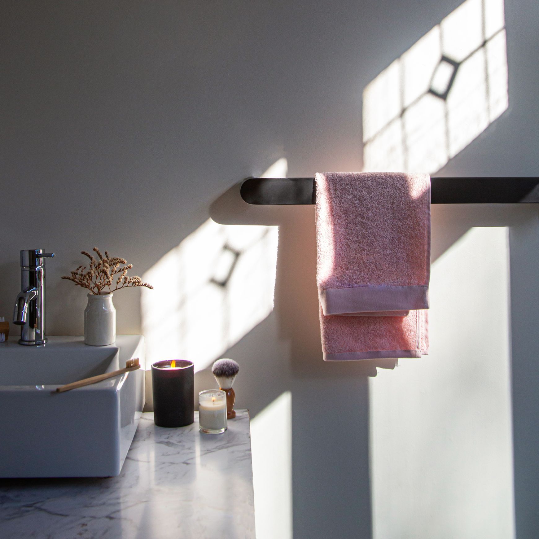 Code Round Single Bar Heated Towel Rail