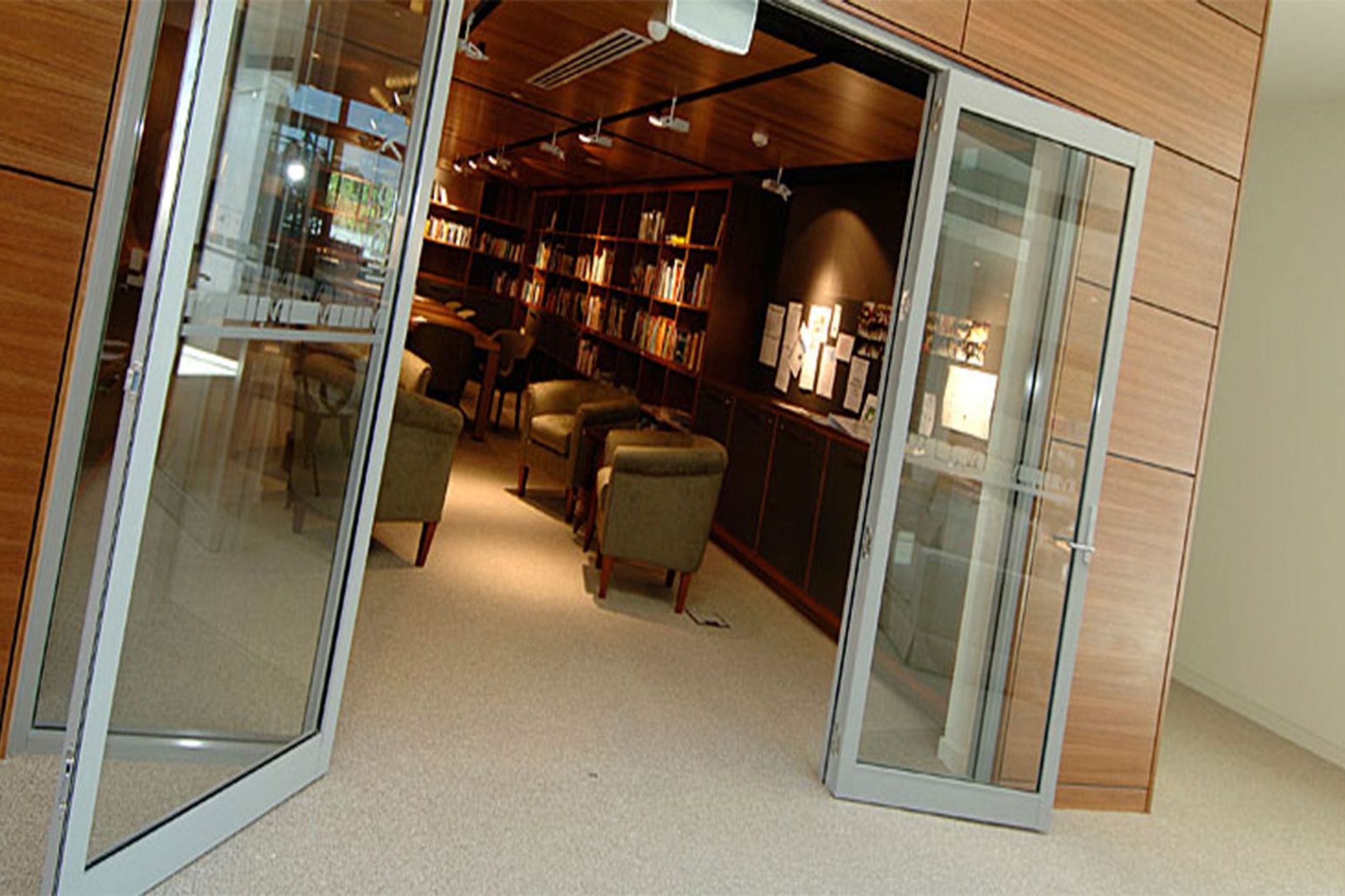 Elevate | Series 650 | Hinged Door