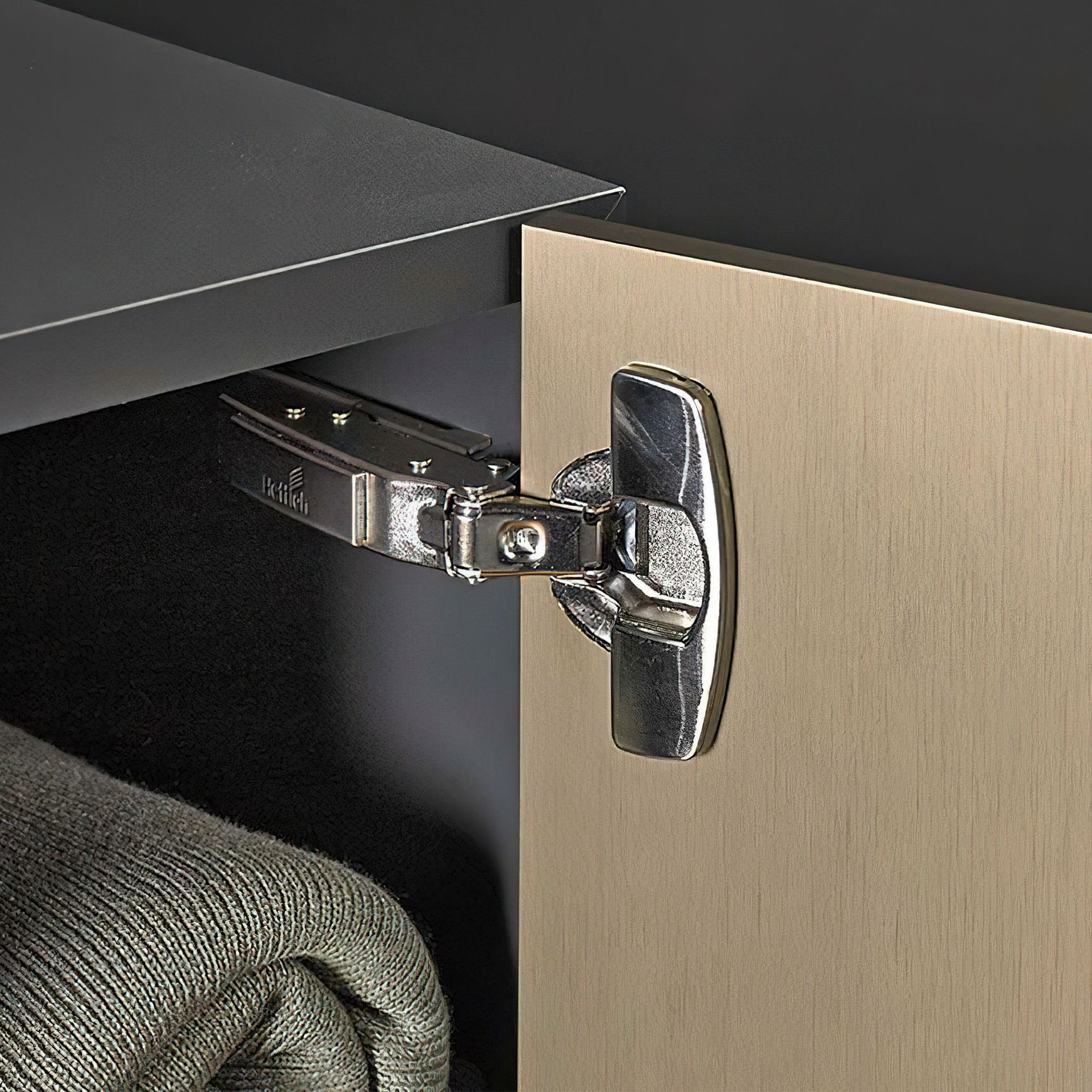 Sensys Soft-Close Hinges