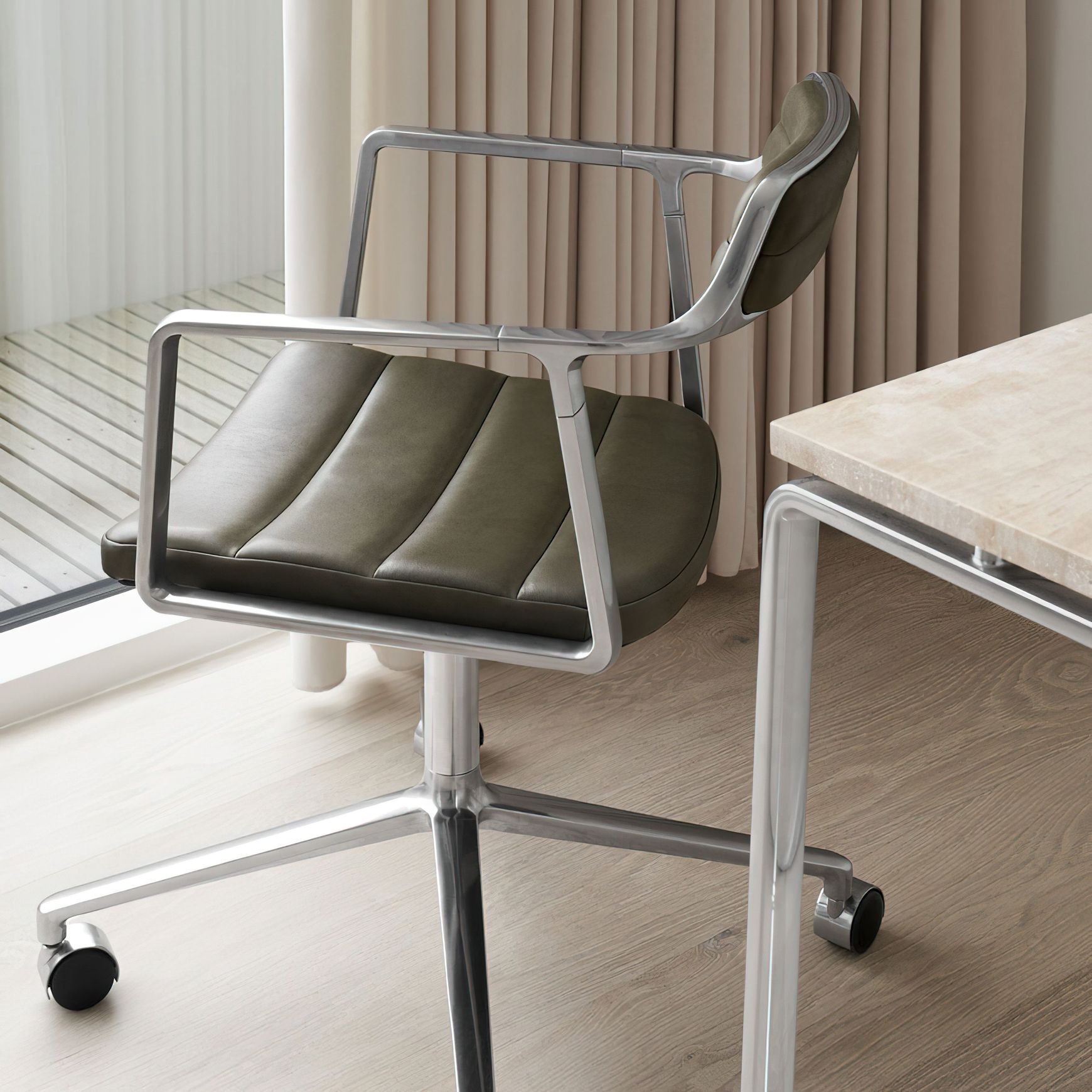 Vipp 452 Swivel Chair