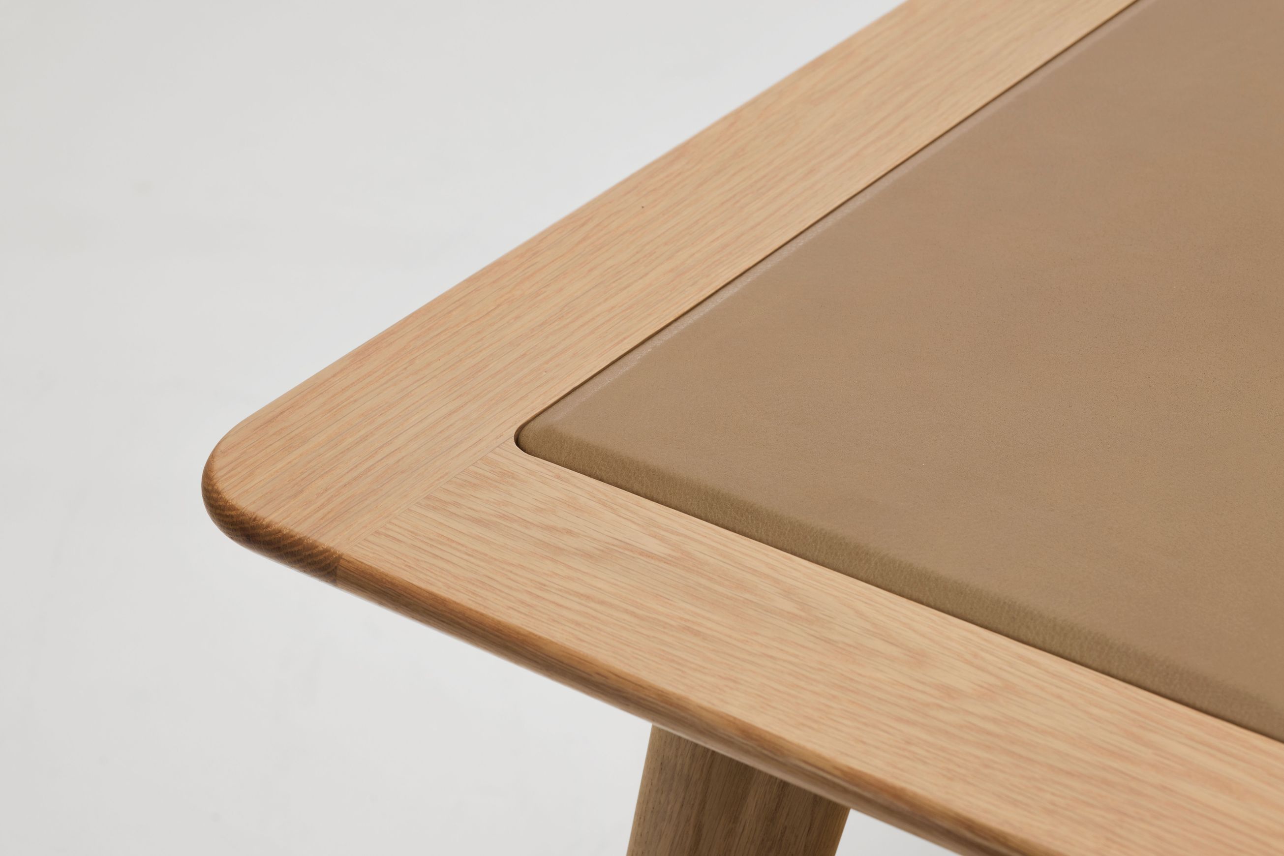 Aire | Desk