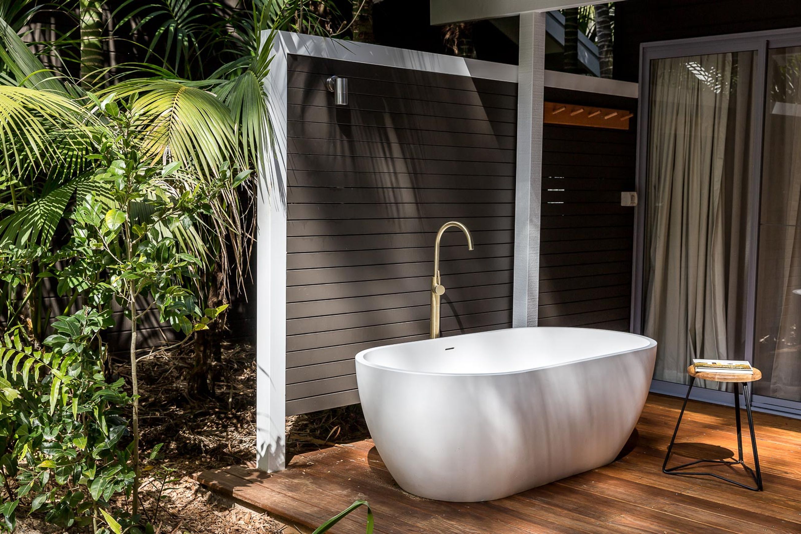 Justina Classic Outdoor Bath 1650mm Extra Wide ST12