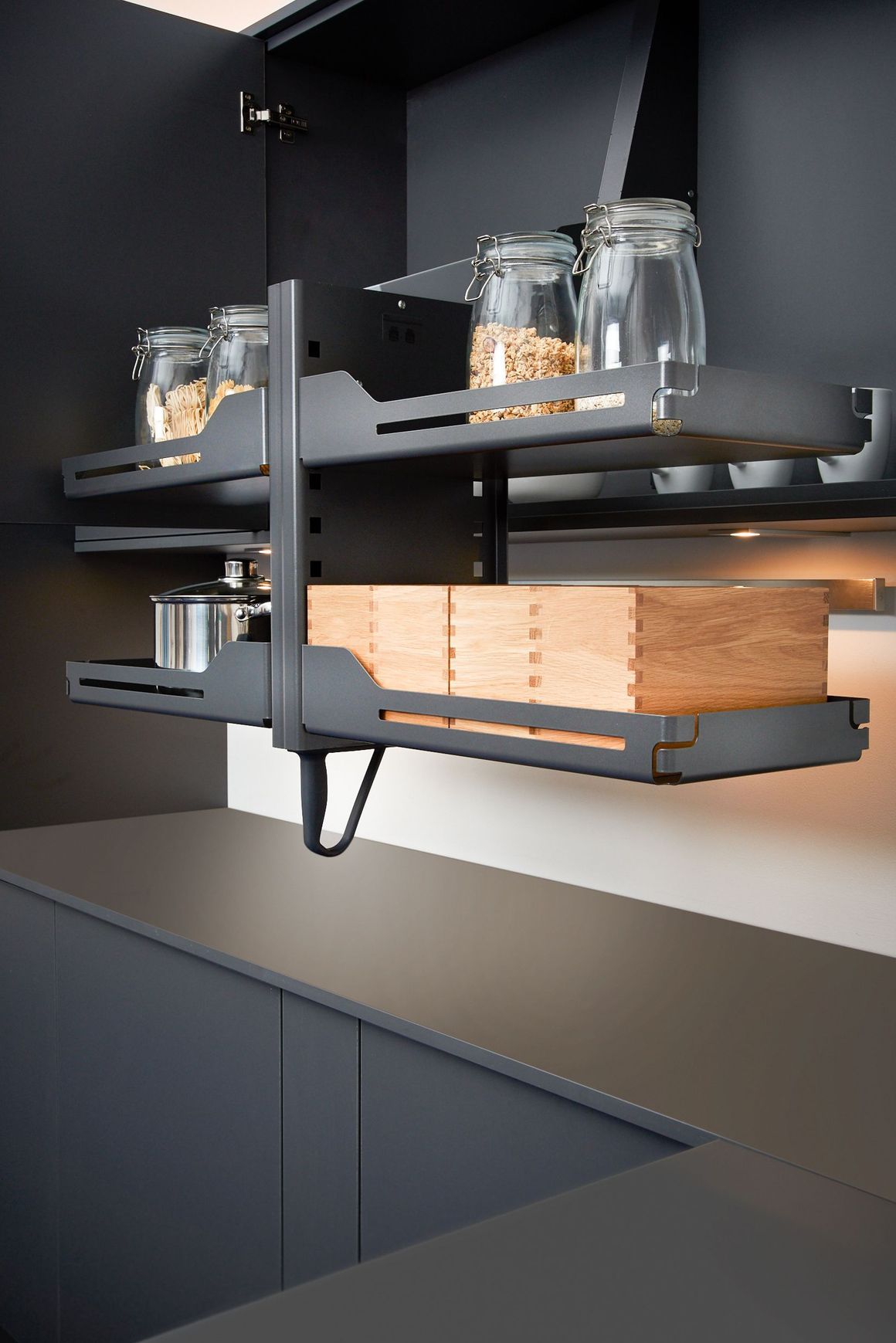 Peka Pegasus Pull-down Shelf lift