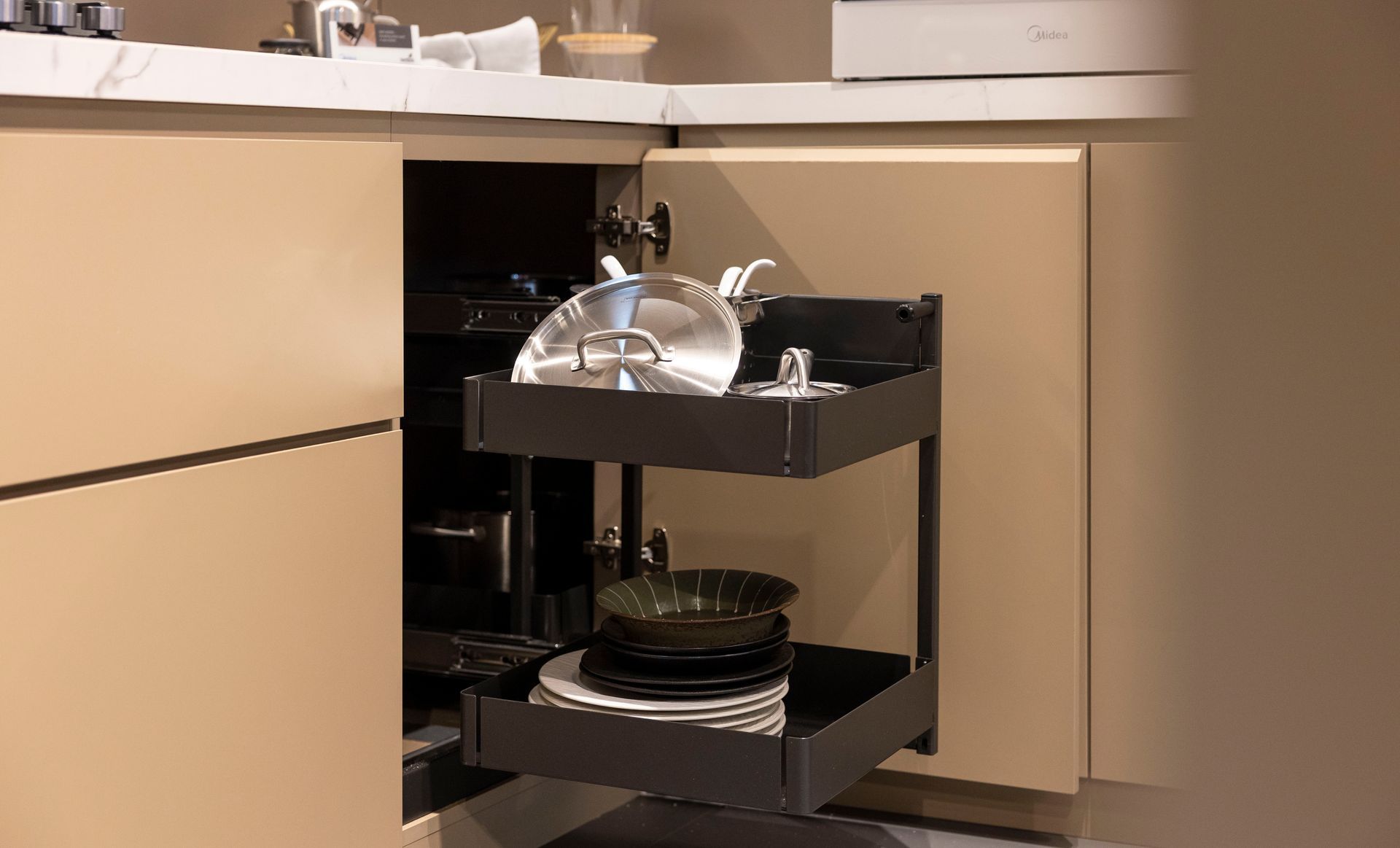 Orta | Corner cabinet pull-out
