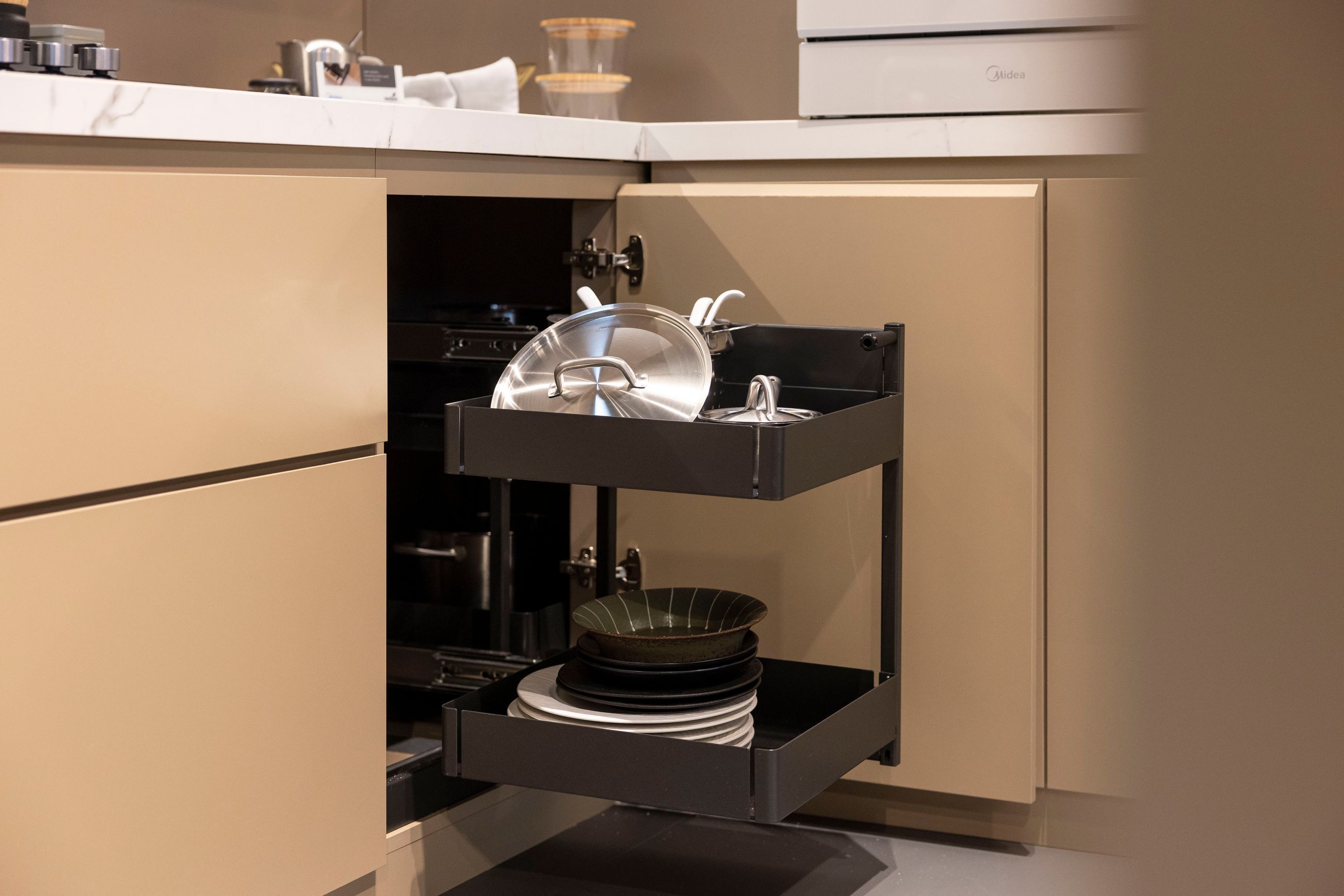 Orta | Corner cabinet pull-out