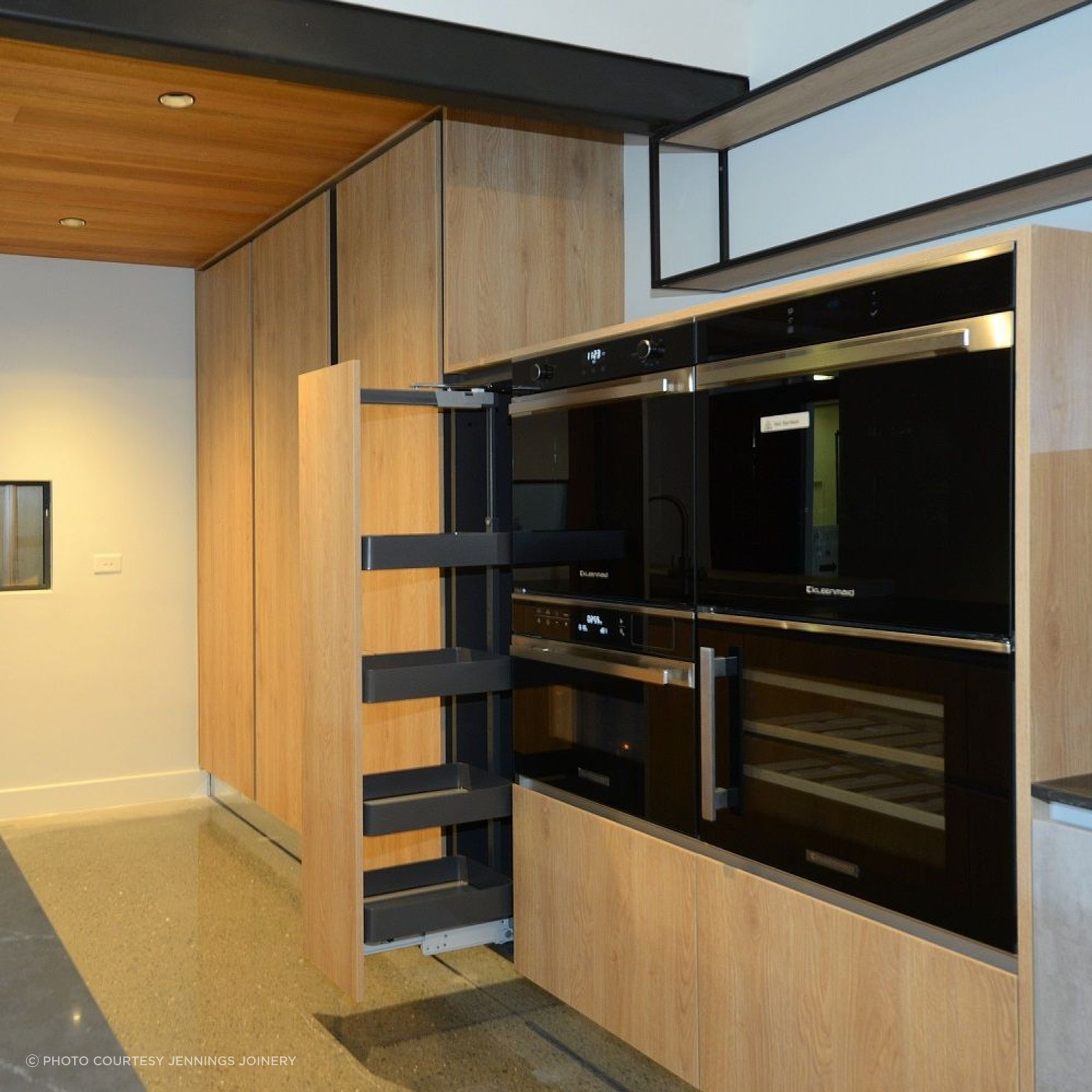 VS TAL Larder Fixed Front Pantry
