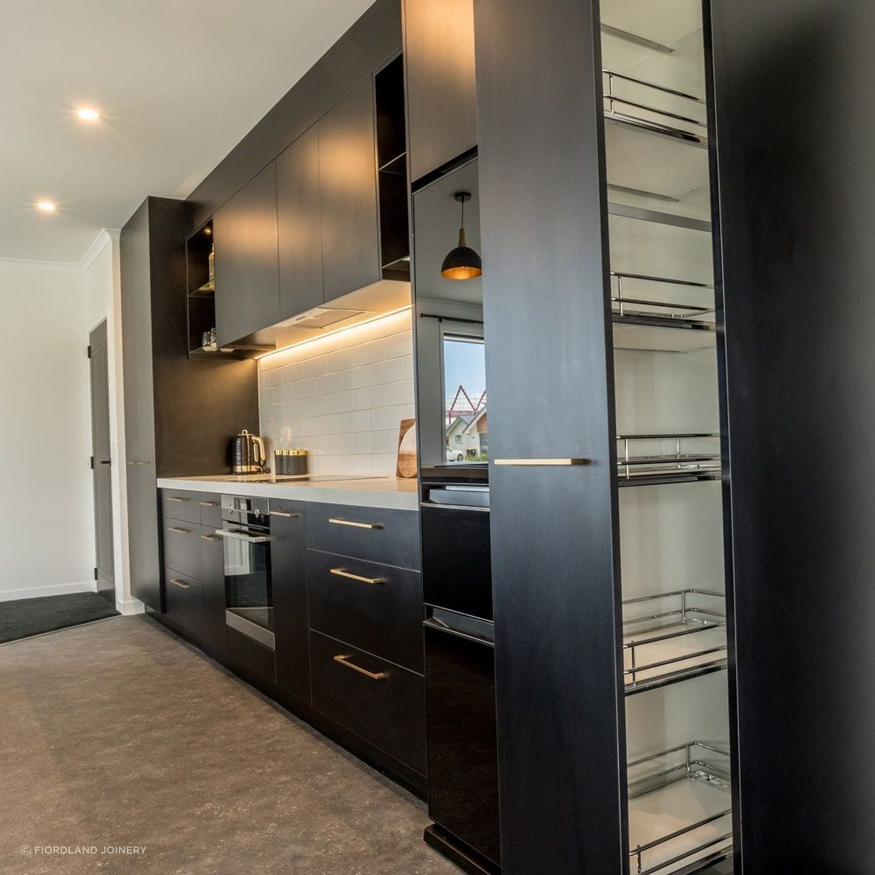 VS TAL Larder Fixed Front Pantry