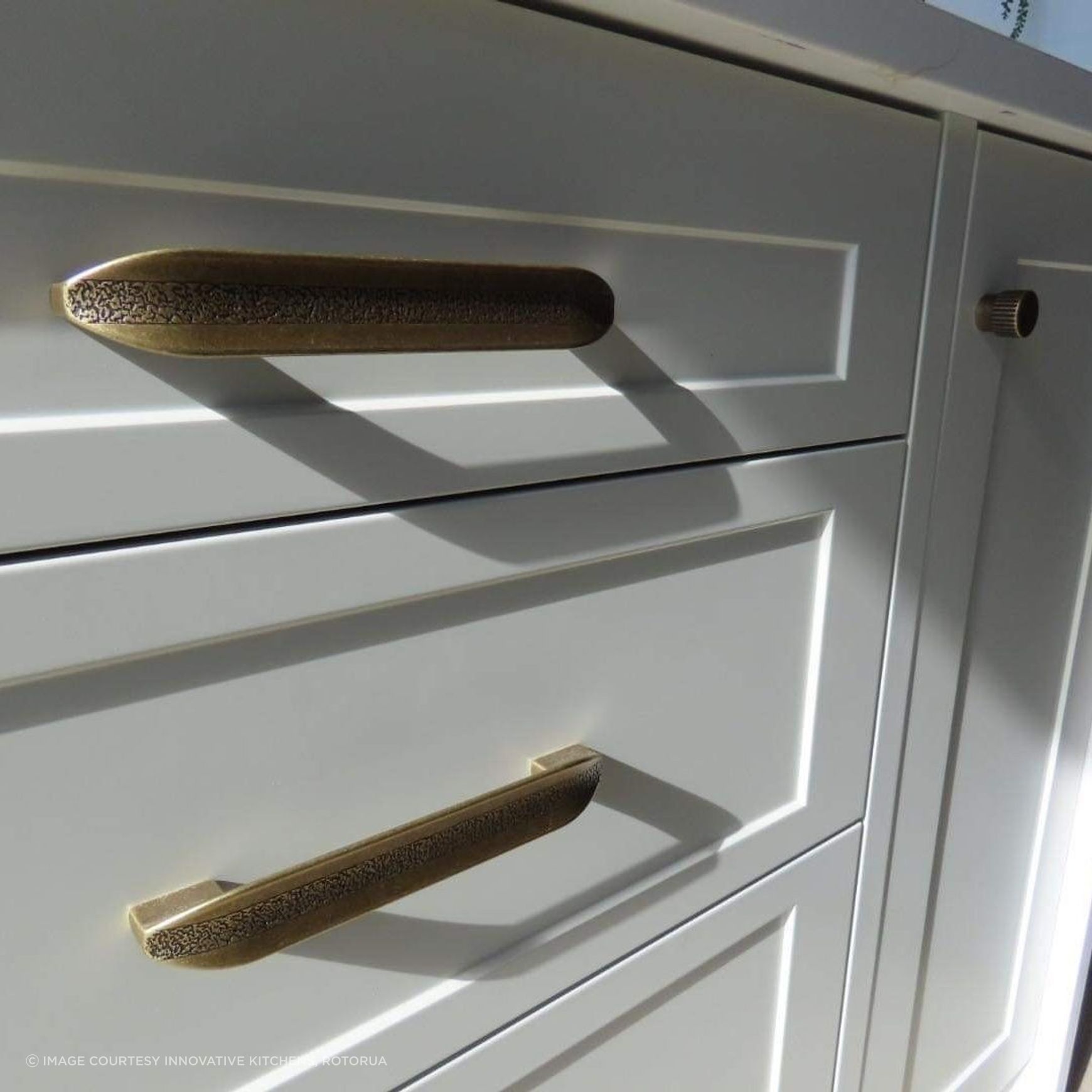 Vecchio D Handle
