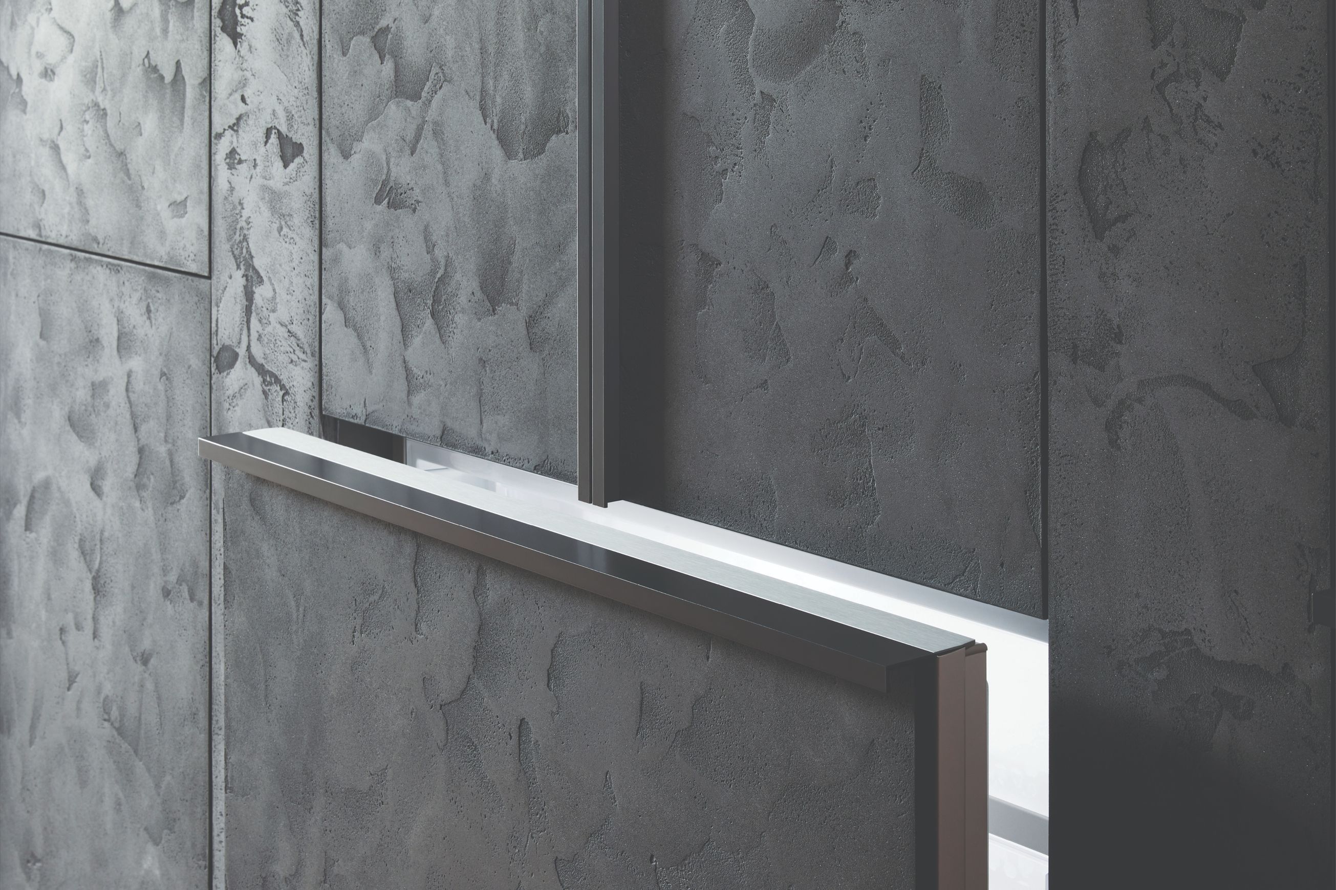 HB390 Series Continuous Drawer Pull