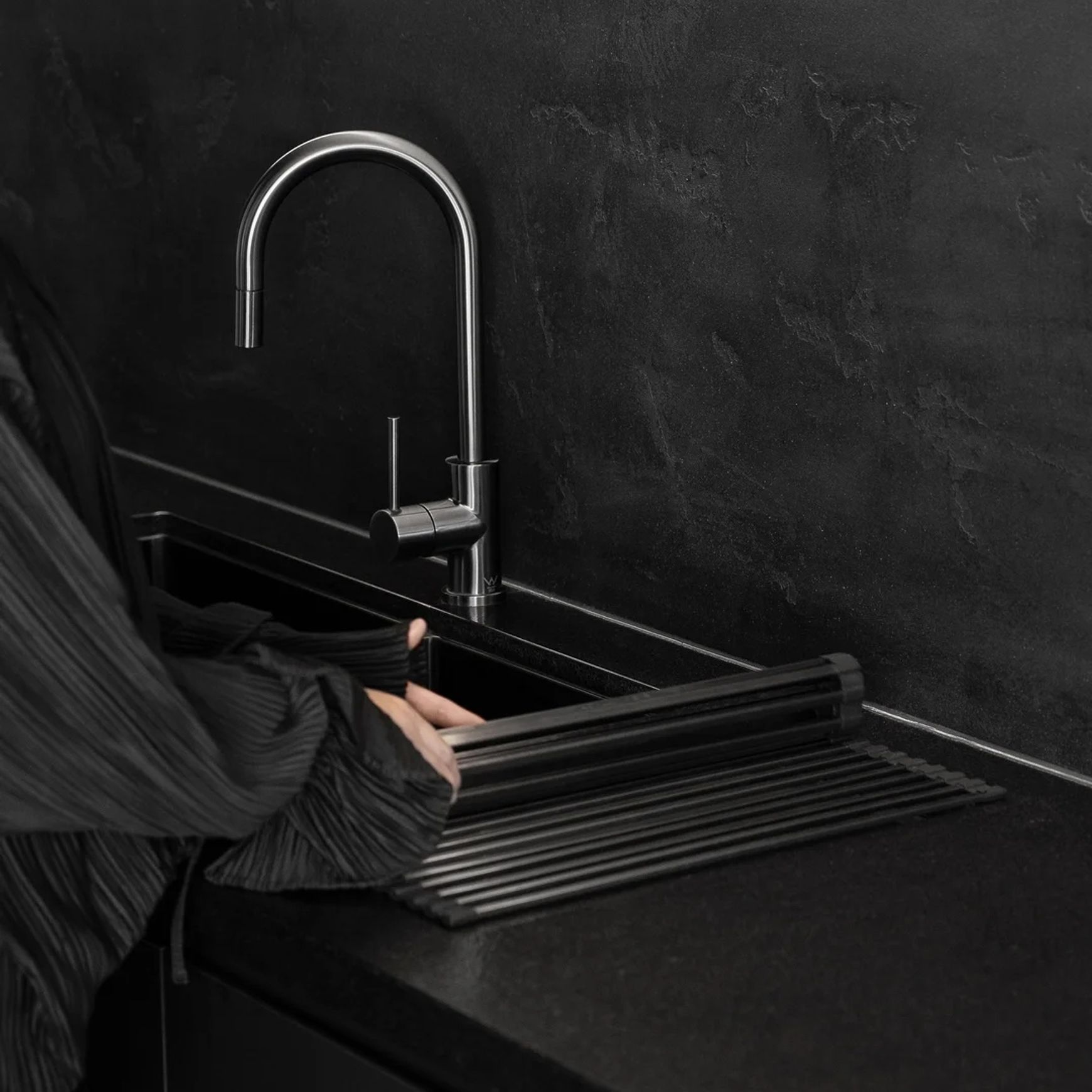 Elysian Commercial Pull-Out Kitchen Mixer - Brushed Gunmetal
