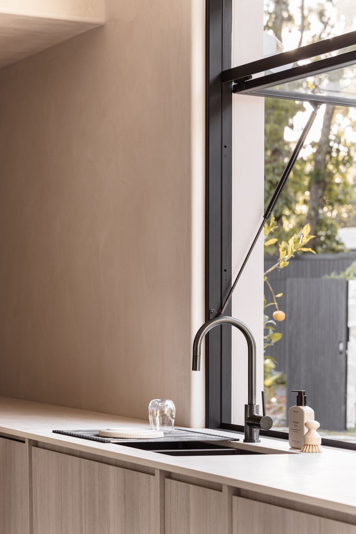 Elysian Commercial Pull-Out Kitchen Mixer - Brushed Gunmetal