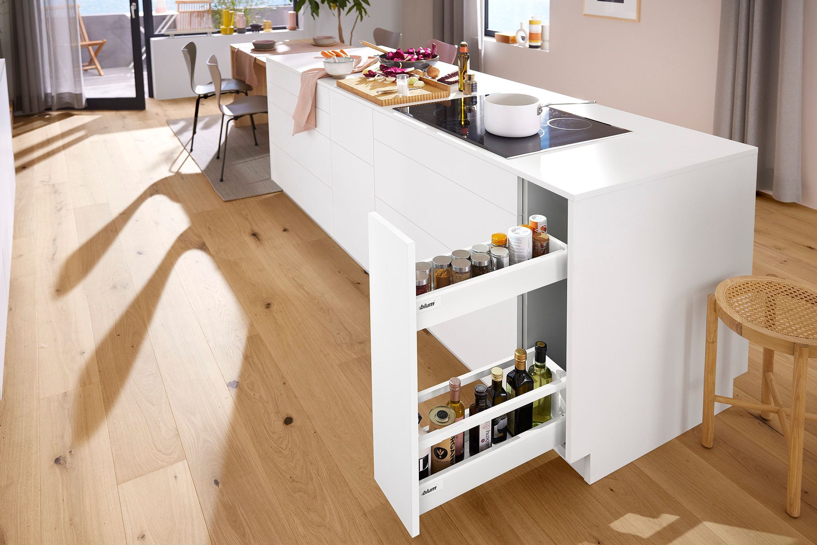 SPACE TWIN narrow cabinet solution