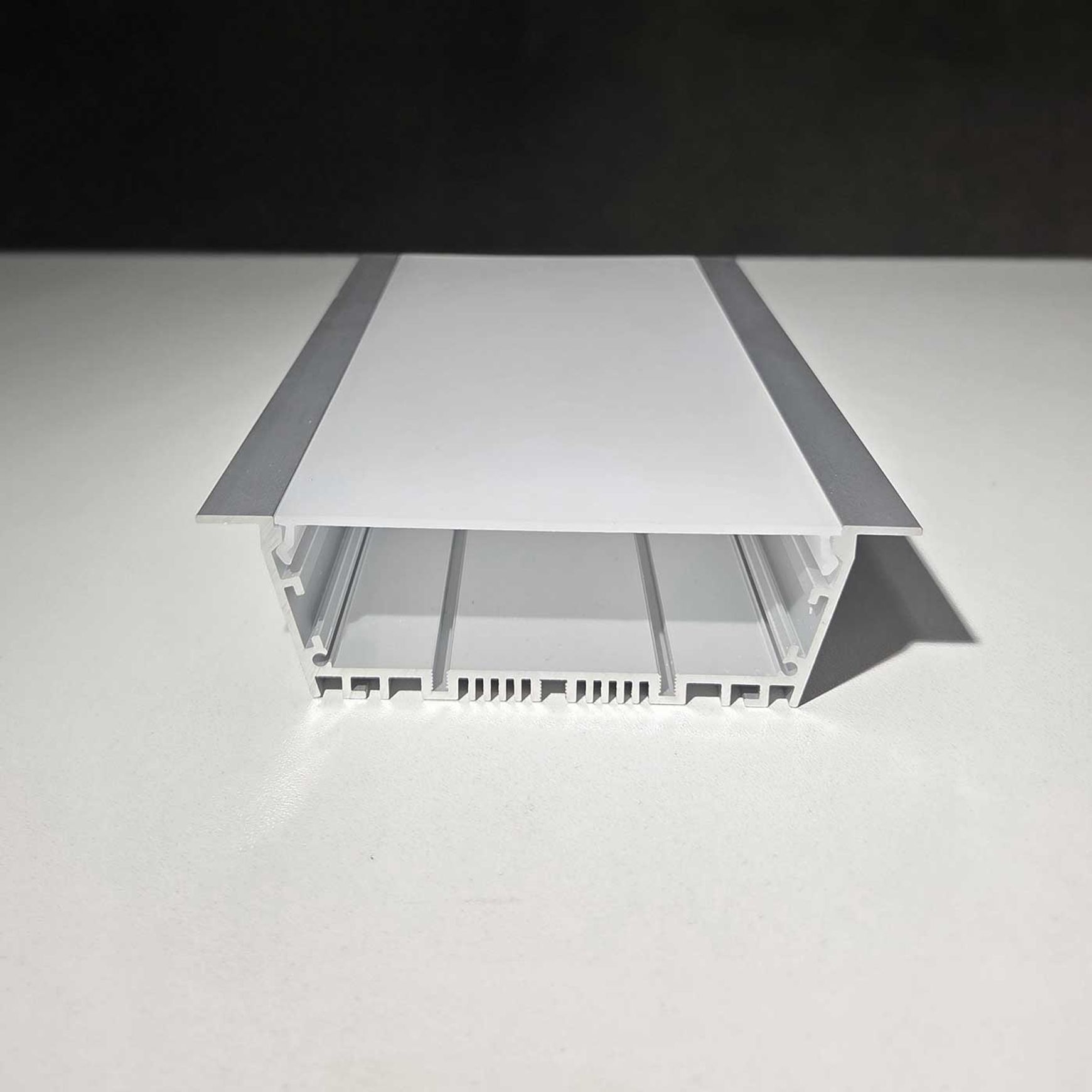101-R Ultra-Wide Low Profile Recessed LED Extrusion