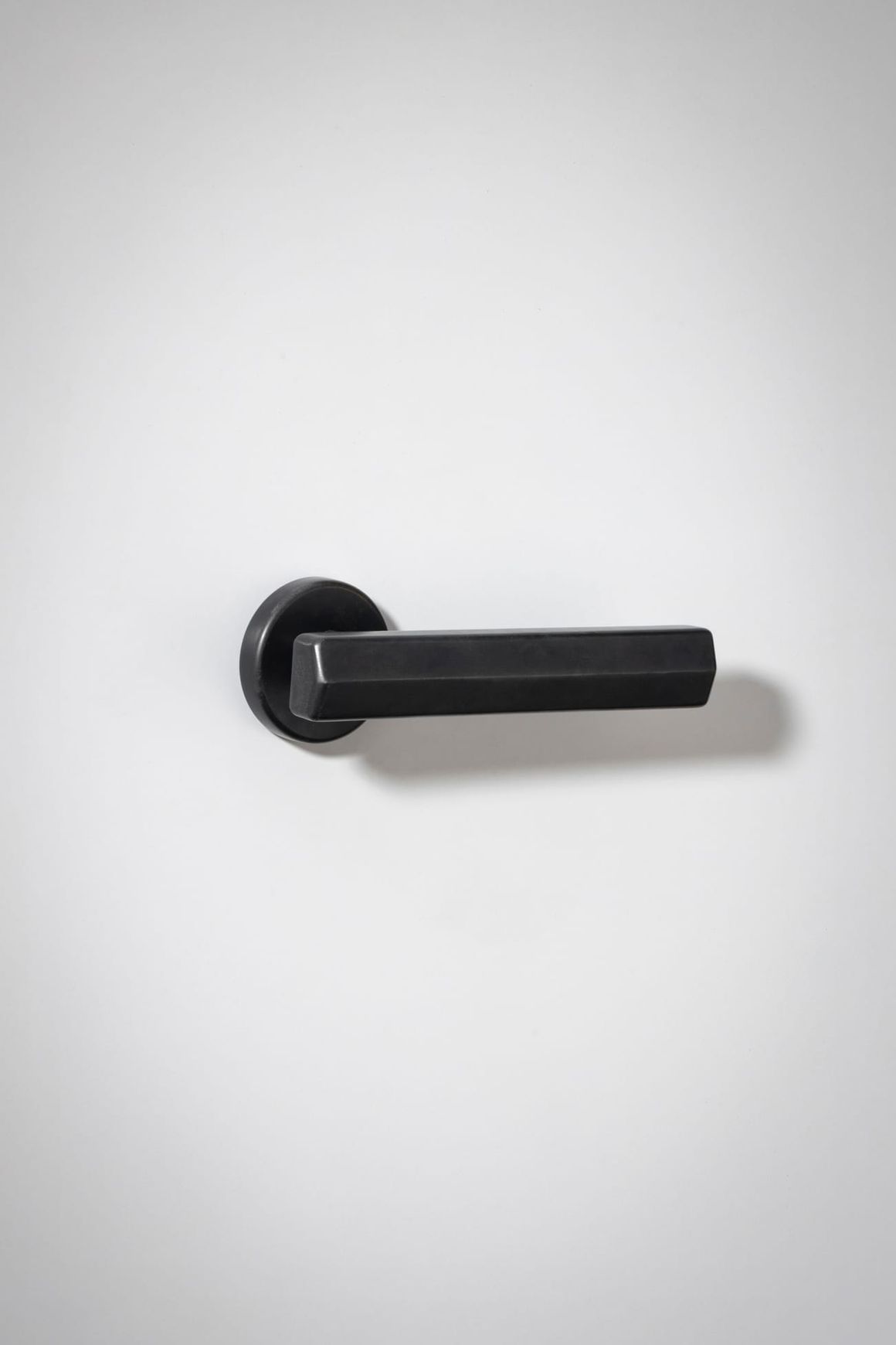 Straight Streaker Door Lever - Round Rose