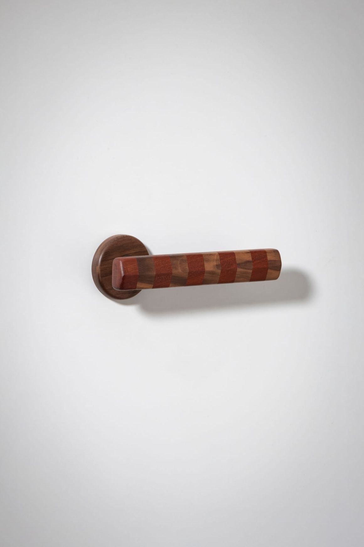 Straight Streaker Door Lever - Round Rose