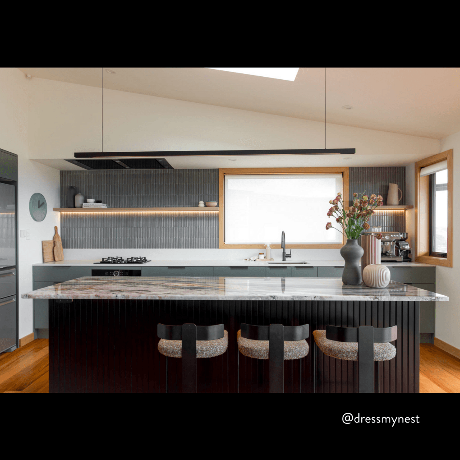 Capsühl Linear LED Pendant Black