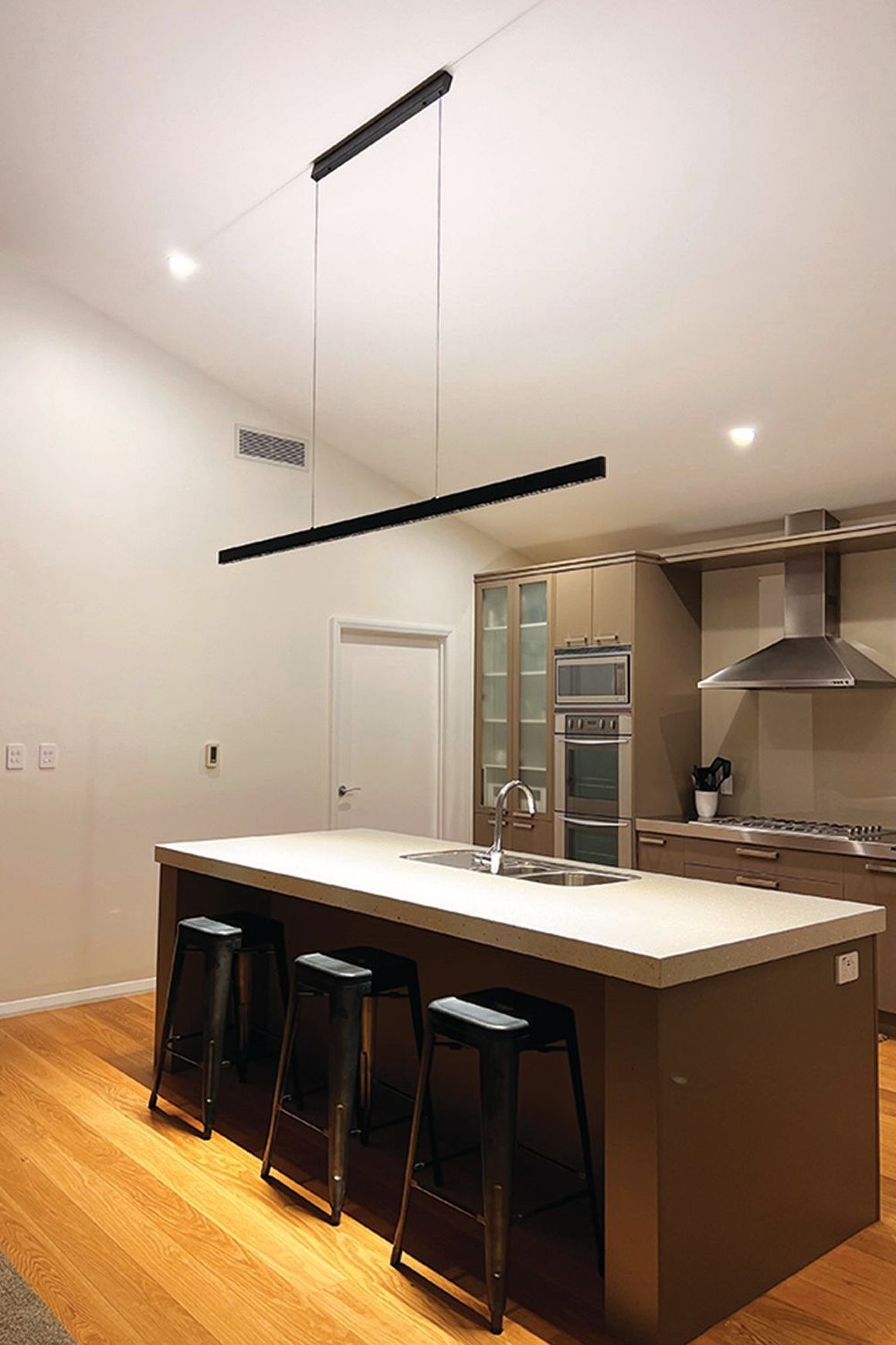 CLEVEDON Optical Lens LS2555L Slimline Linear Pendant