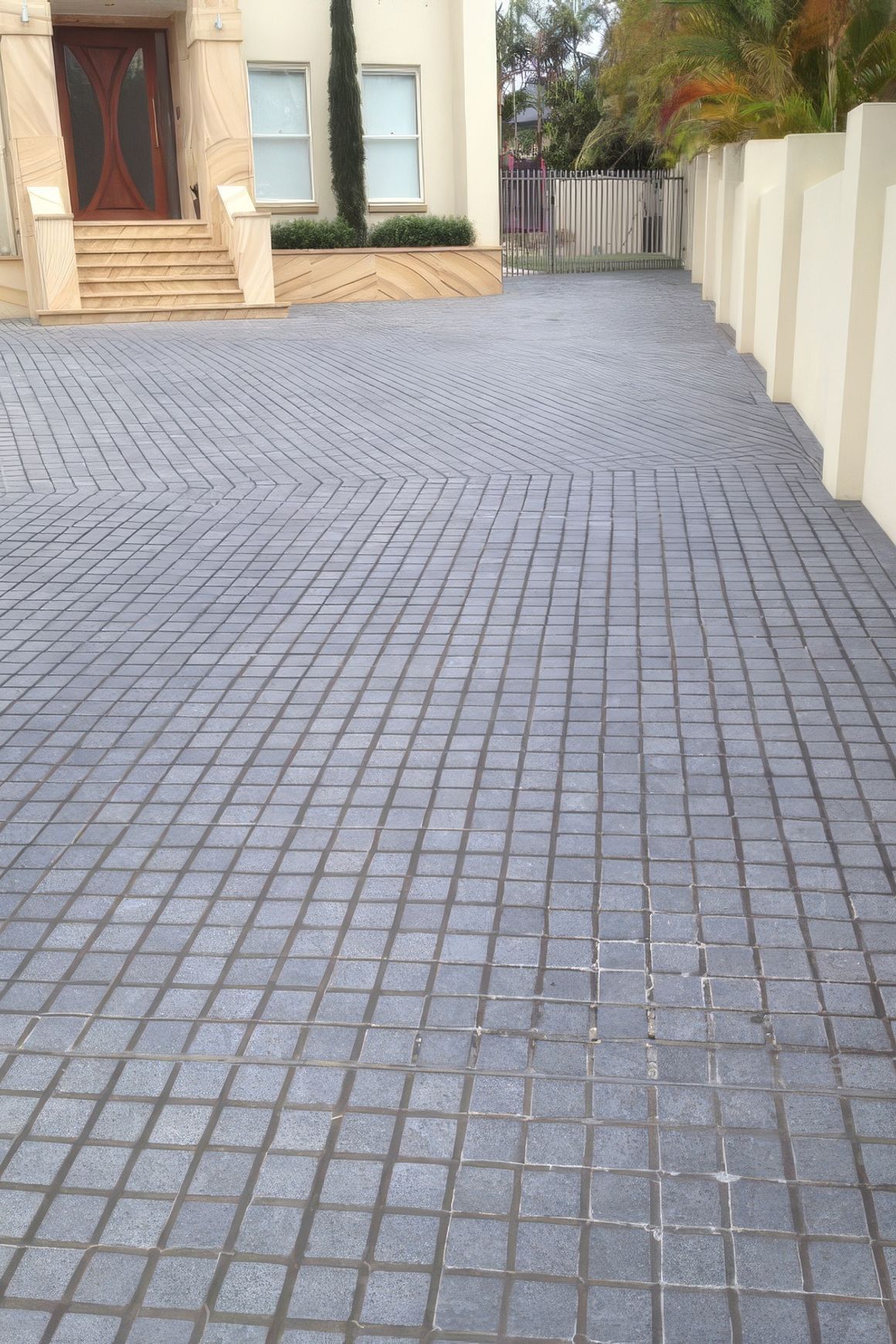 Gunmetal Granite | Cobblestones