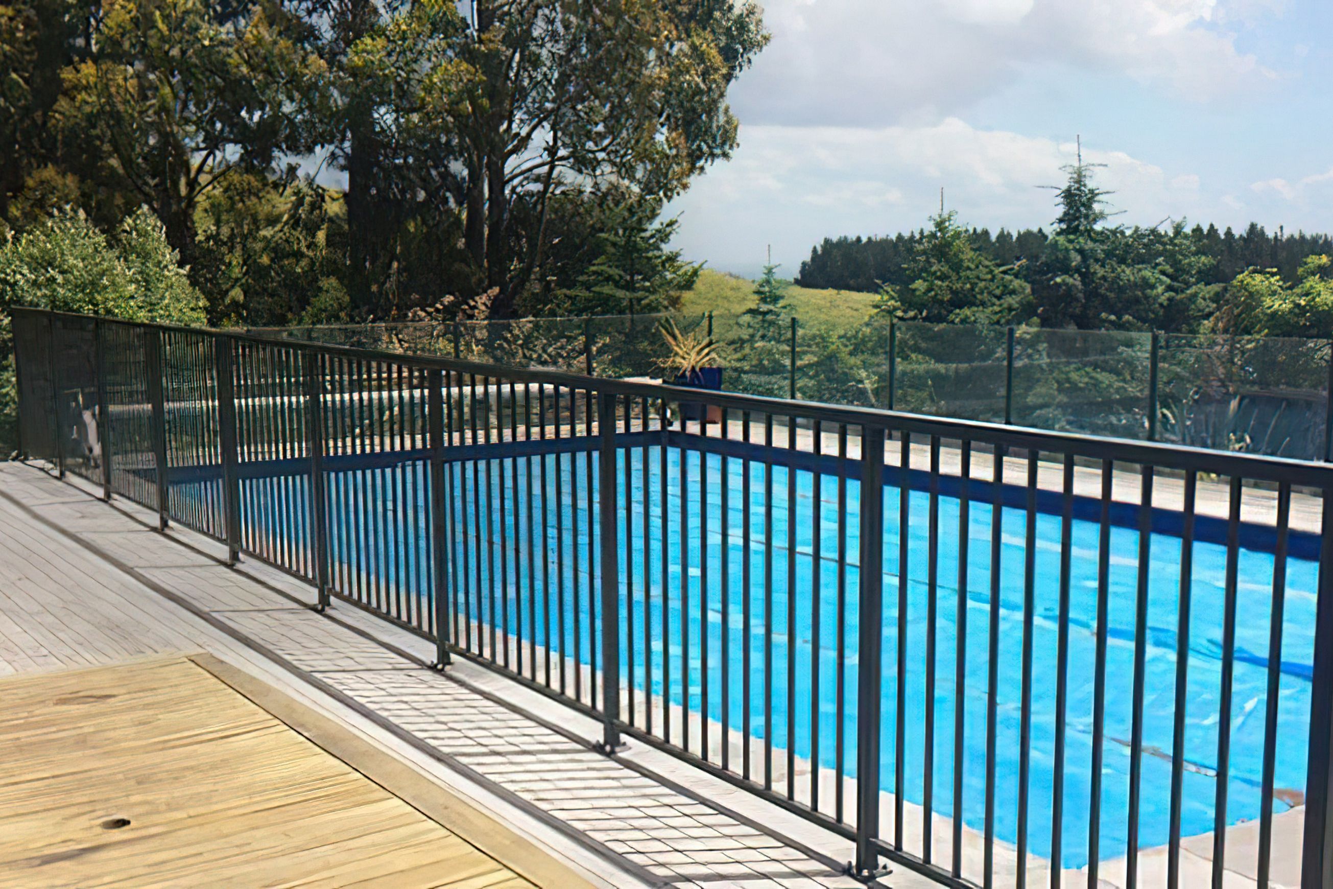 Classic - Tubular Pool Fence