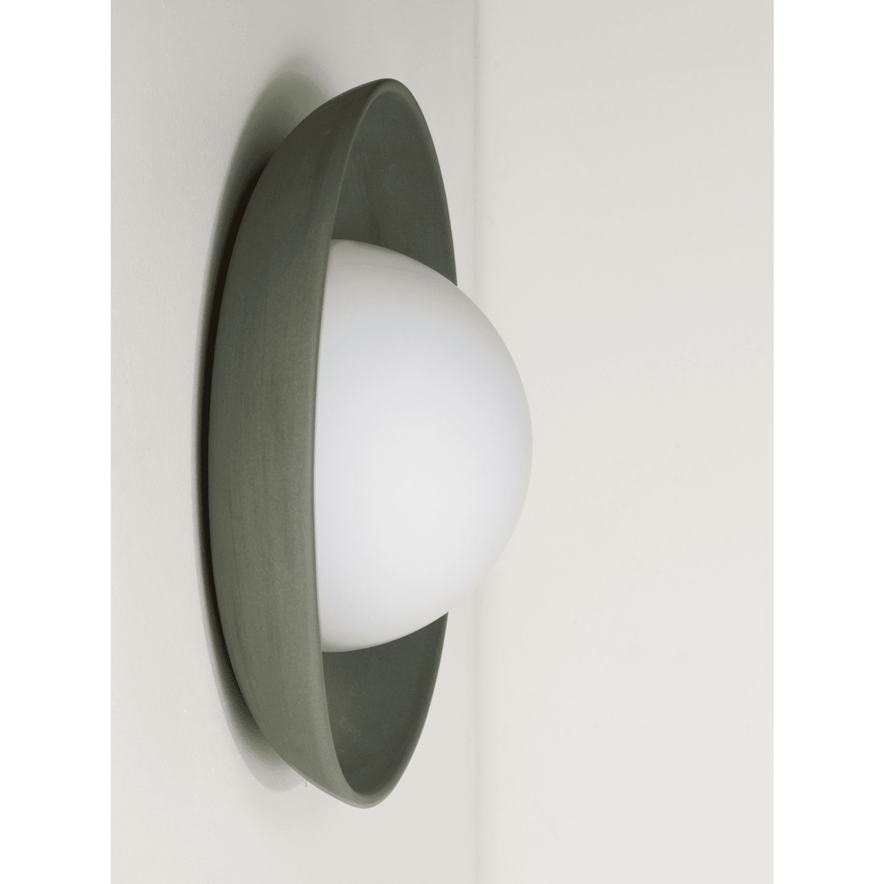 Mani Wide Sconce