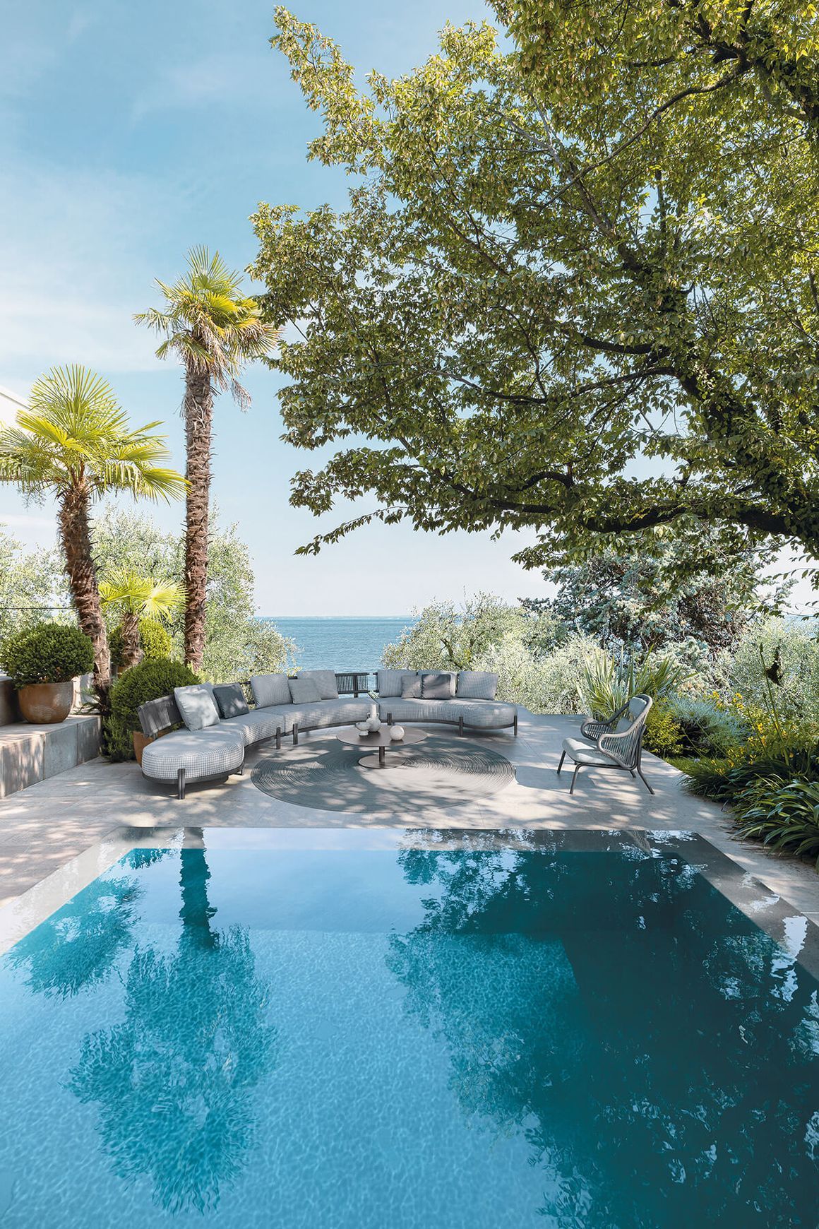 Loto Curved Modular Outdoor Sofa by Atmosphera