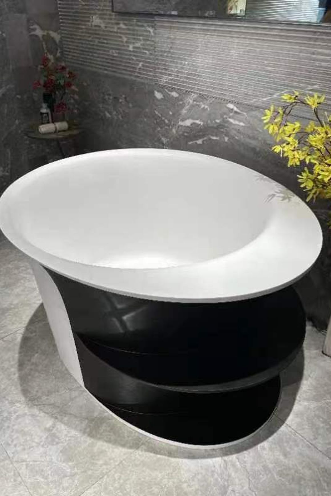 Josei Round Japanese Shelf Soak Tub - 1200mm - MGD01