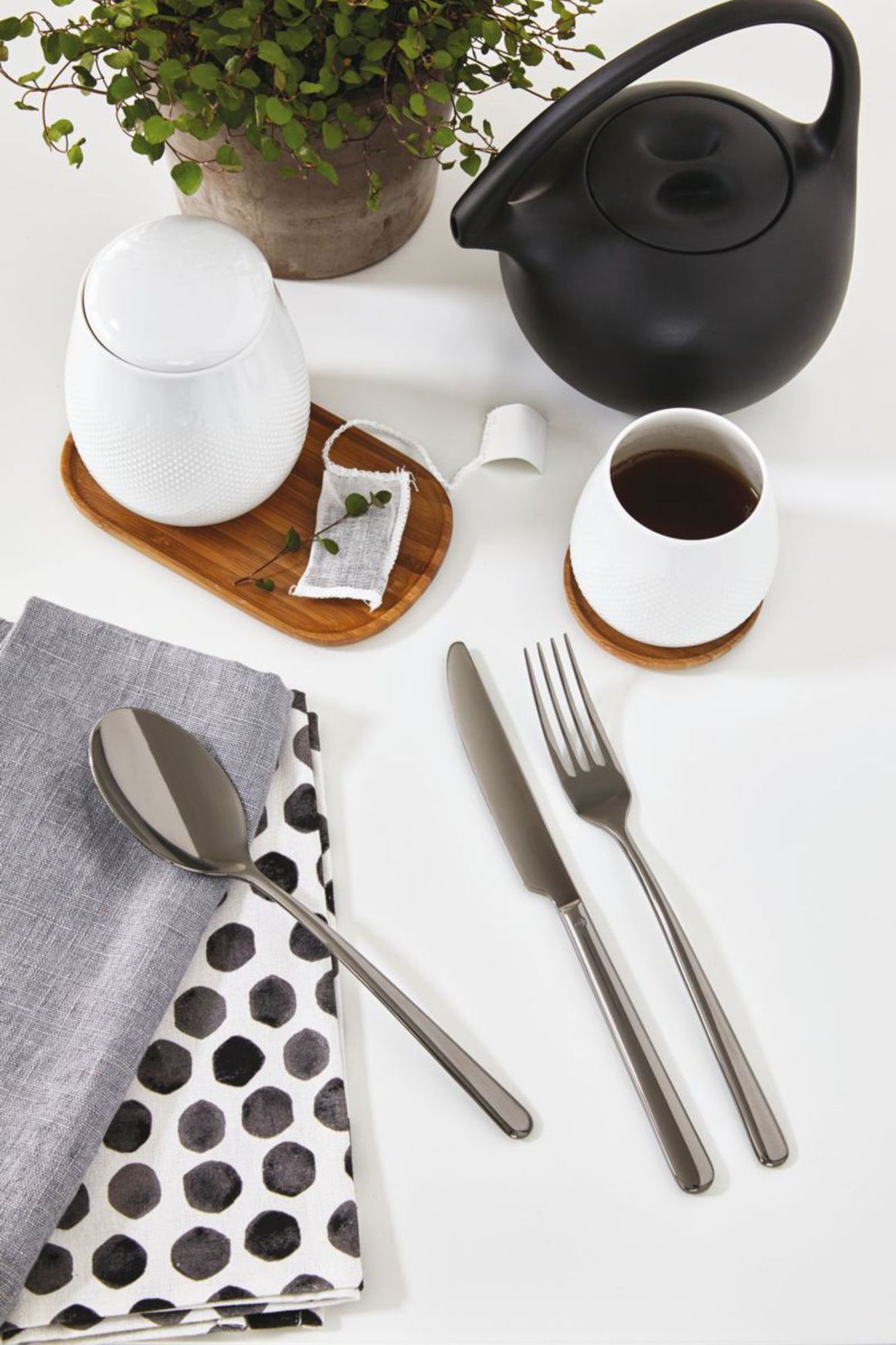 Linear PVD Black 30 Piece Set