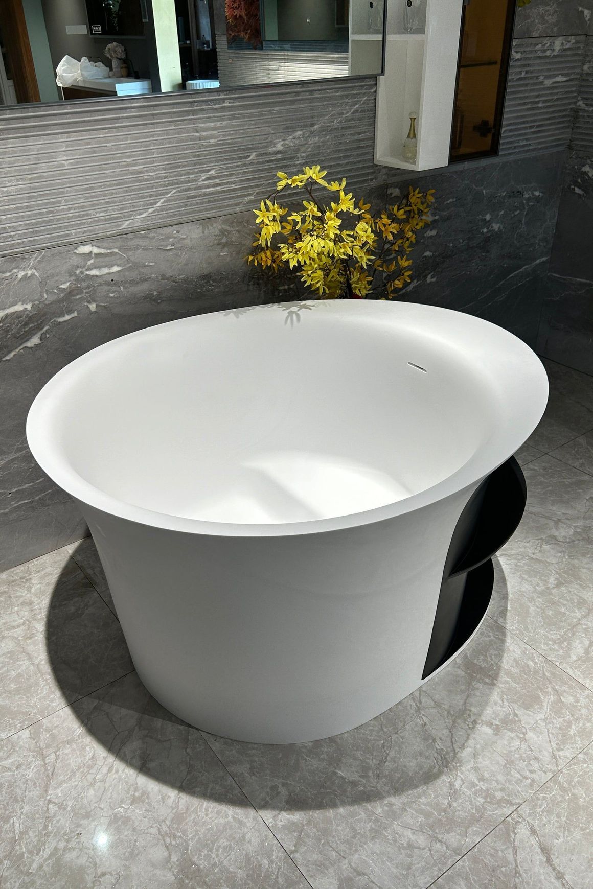 Josei Round Japanese Shelf Soak Tub - 1200mm - MGD01