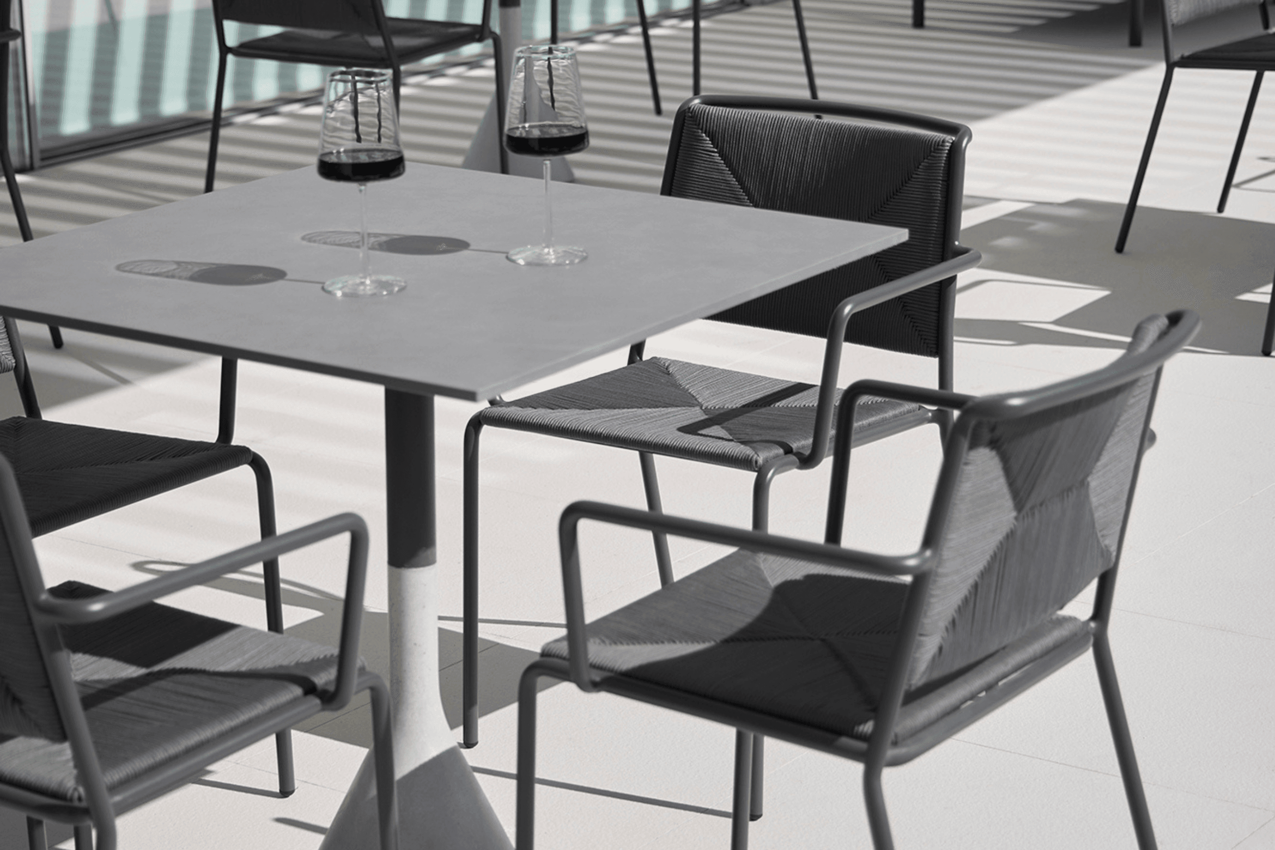 Neck Table 70X70