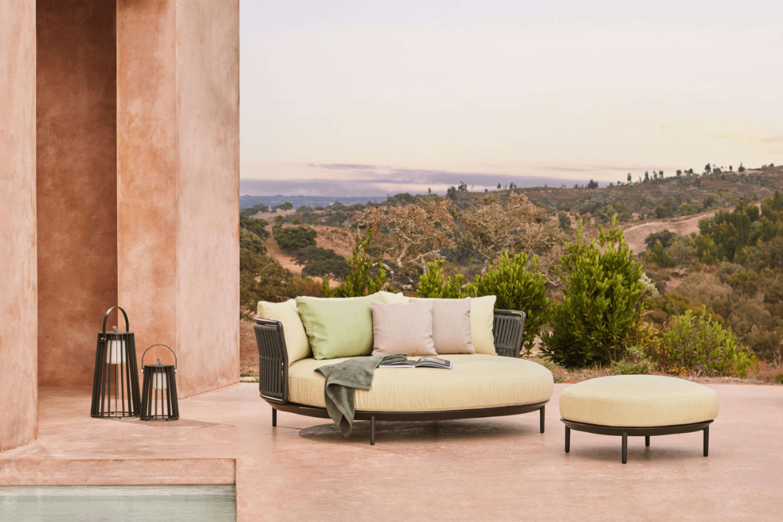 Amba Daybed - Woven