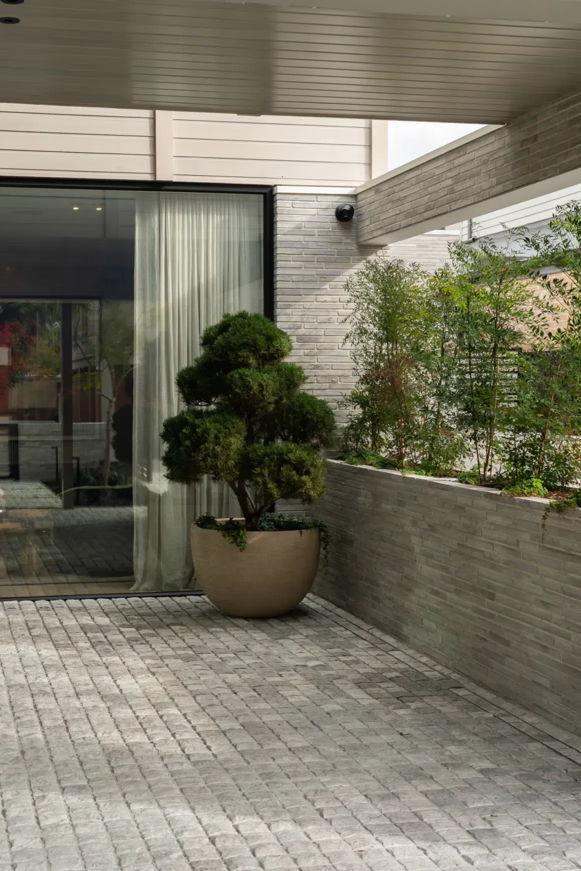 Tundra Grey Split Limestone Cobblestones