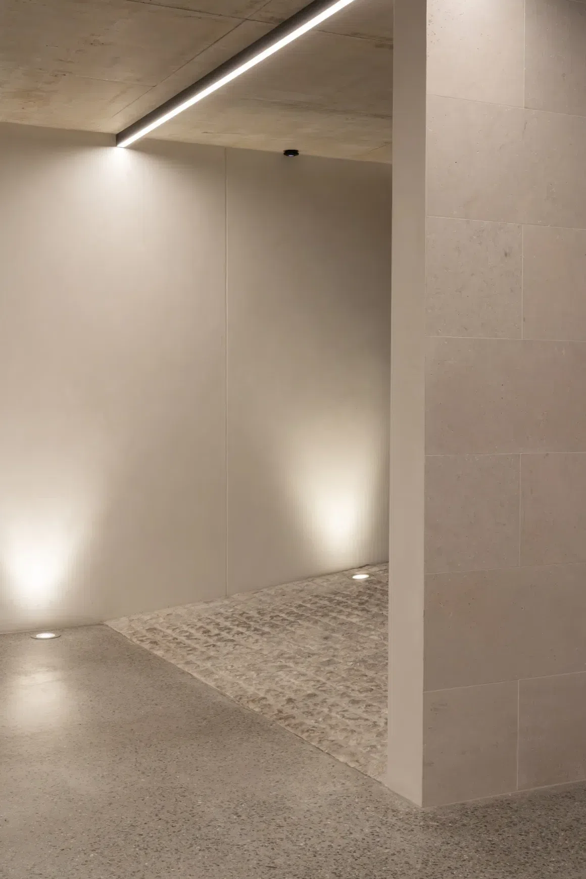 Tundra Grey Split Limestone Cobblestones