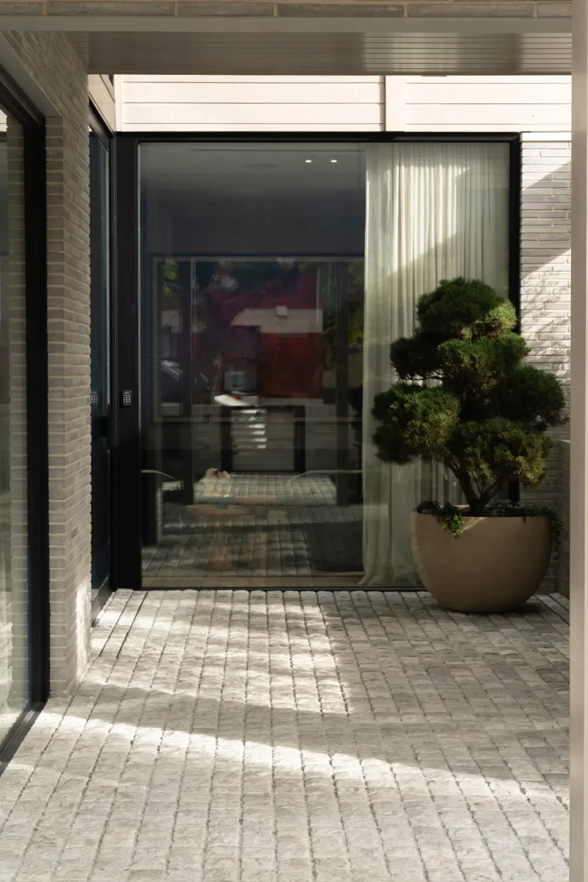 Tundra Grey Split Limestone Cobblestones