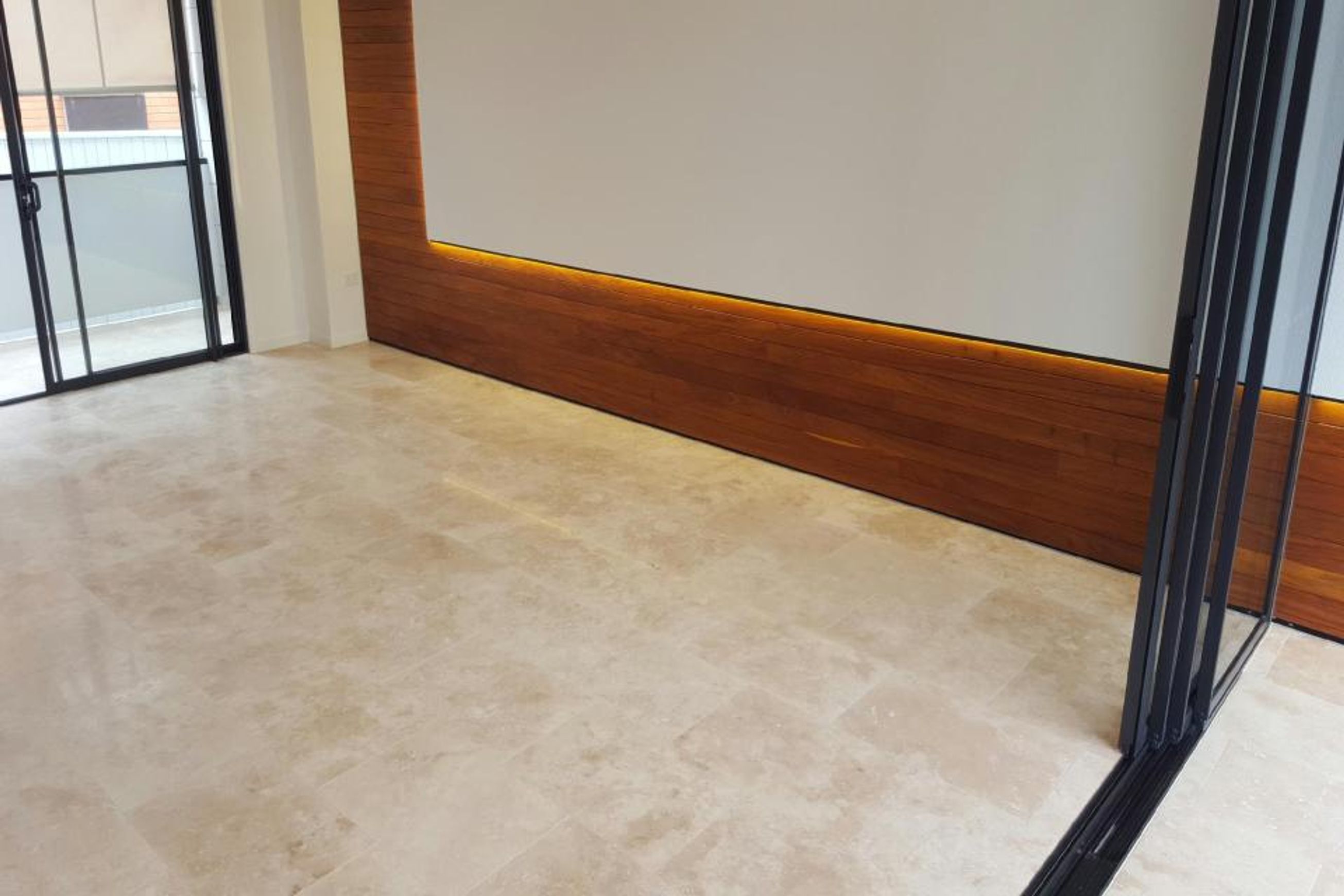 Tuscan Cross Cut Filled & Honed Travertine Tiles