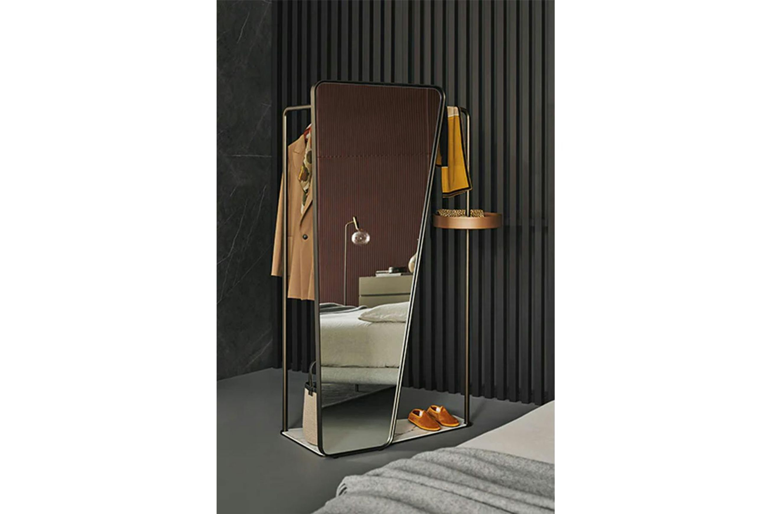 Camillo Valet Stand
