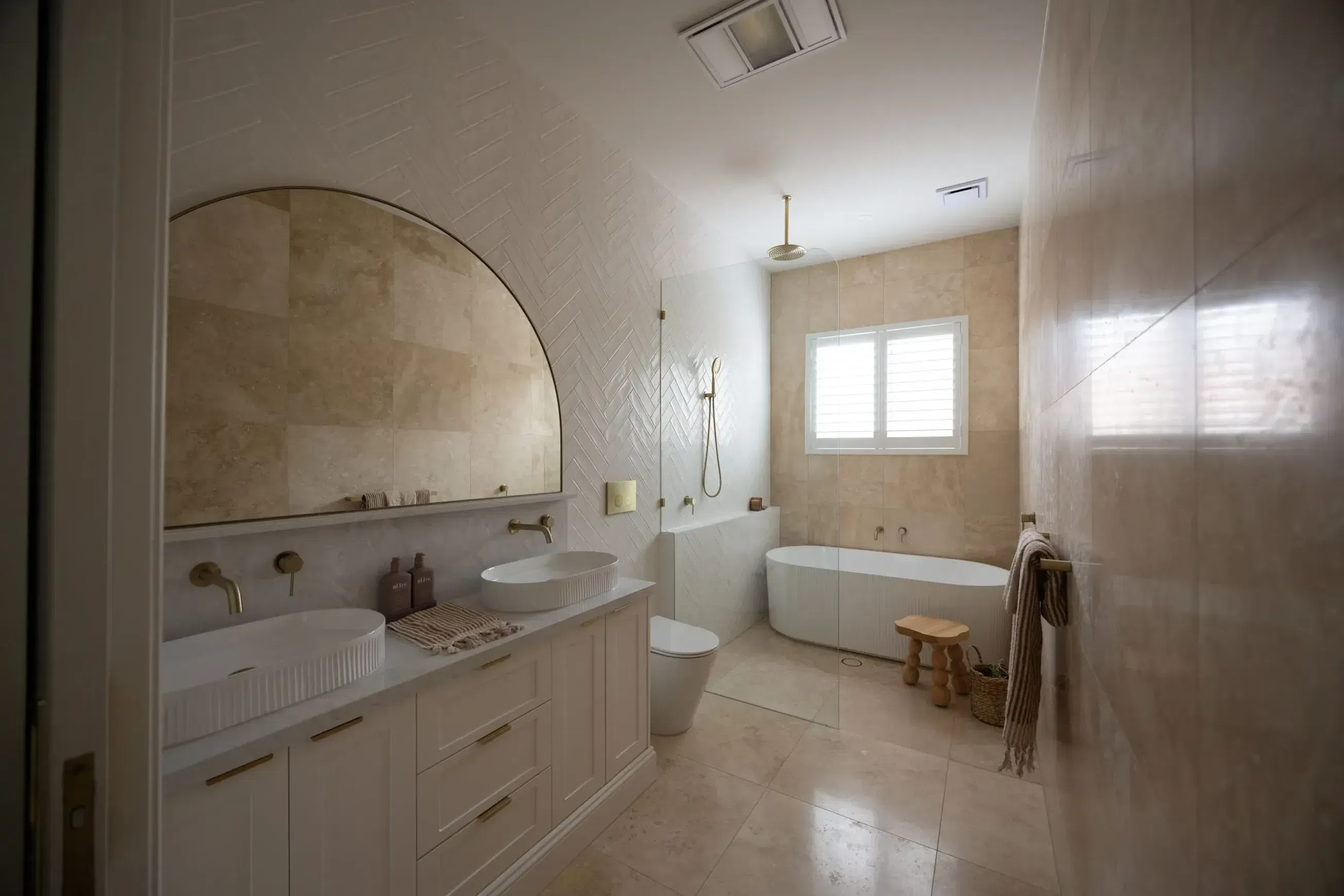 Tuscan Cross Cut Filled & Honed Travertine Tiles