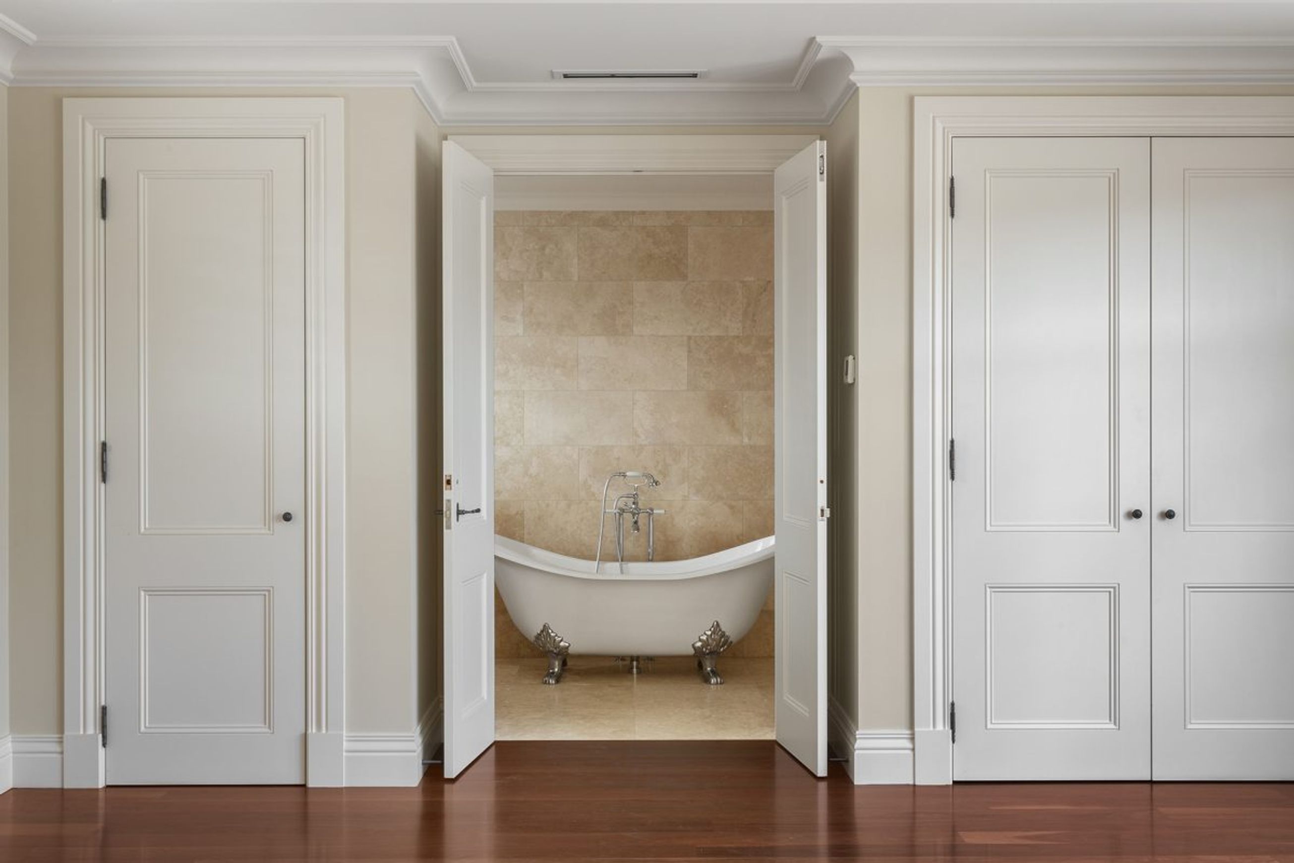 Tuscan Cross Cut Filled & Honed Travertine Tiles