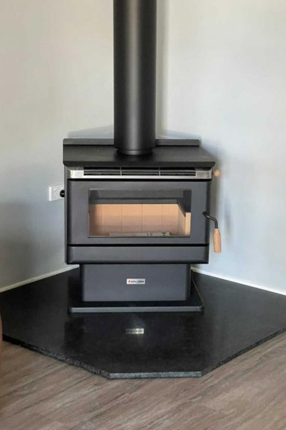 Foundry 1425 x 1425 Black Granite Corner Hearth