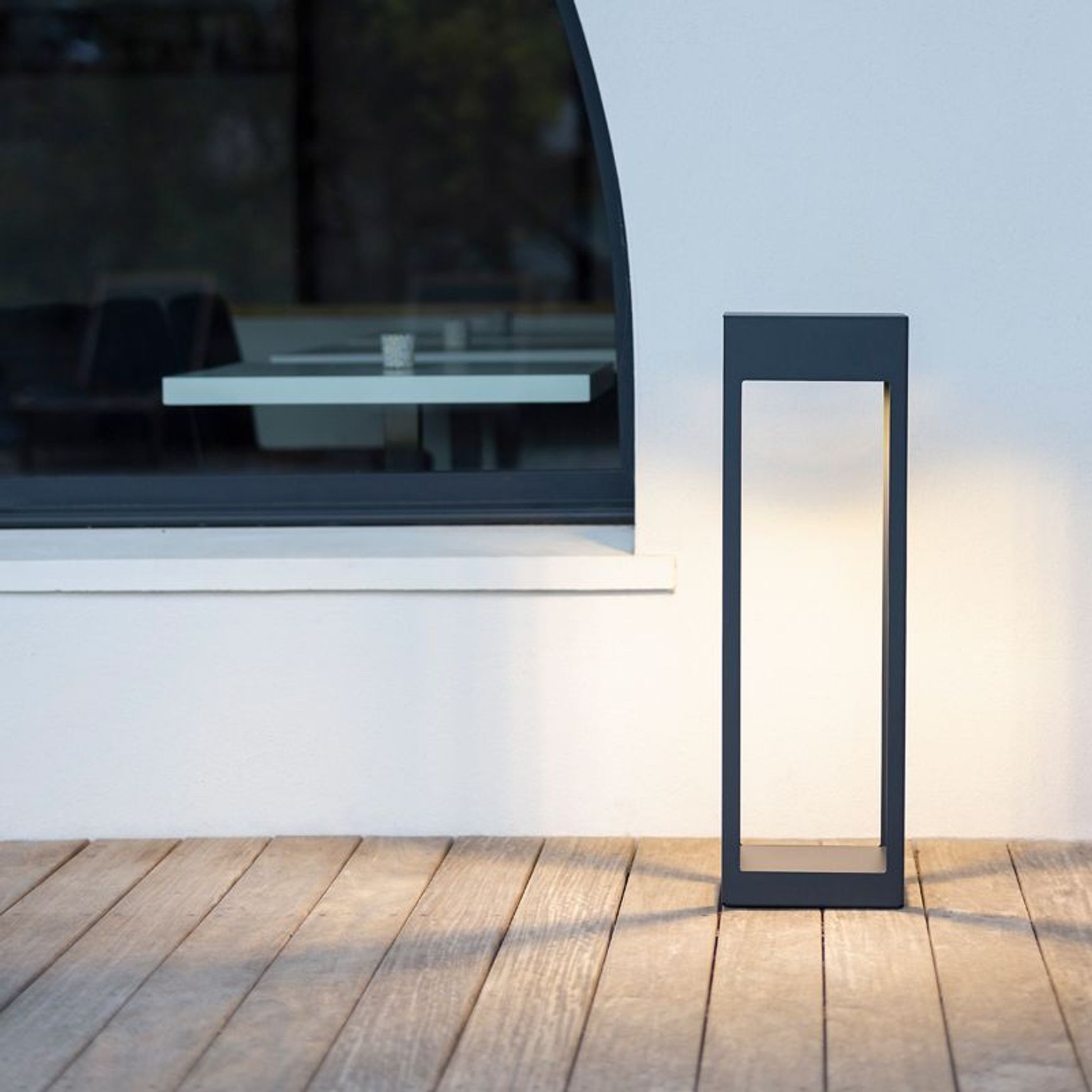 Hogar Model 5 Outdoor Bollard