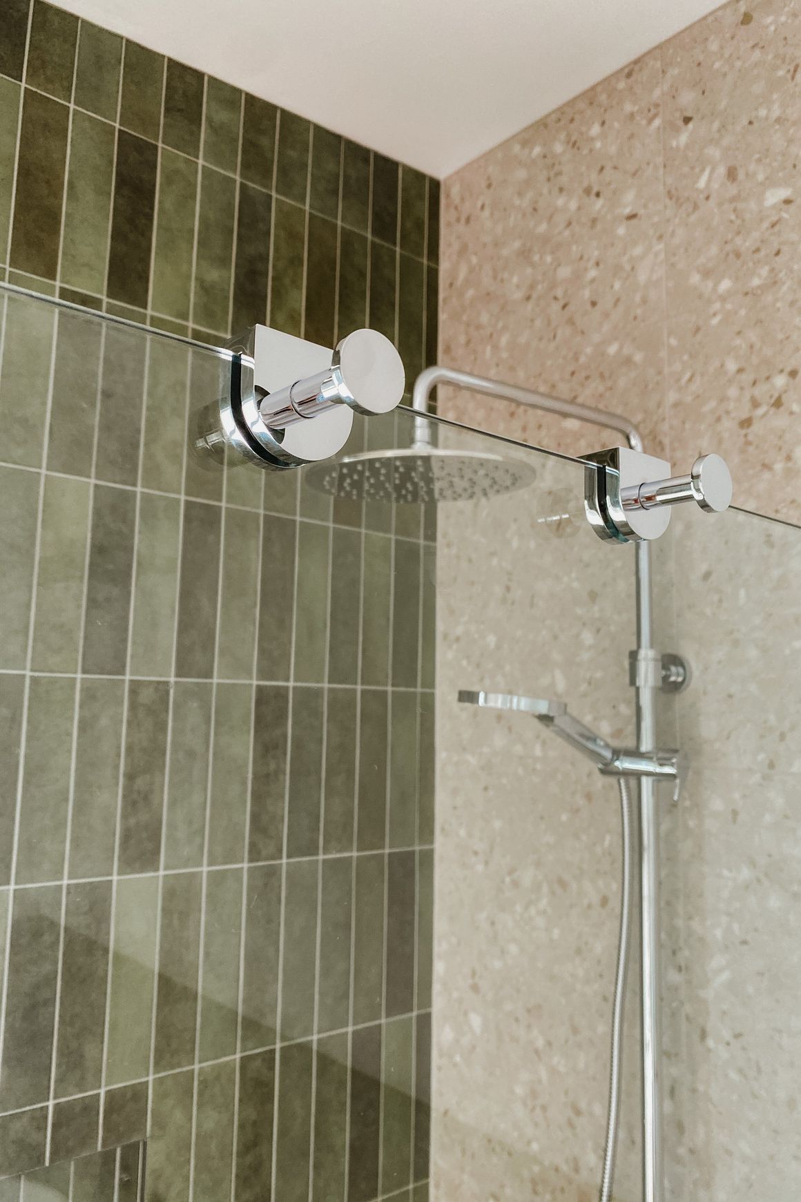 Code Versa Shower Screen Hooks - 7 Colours