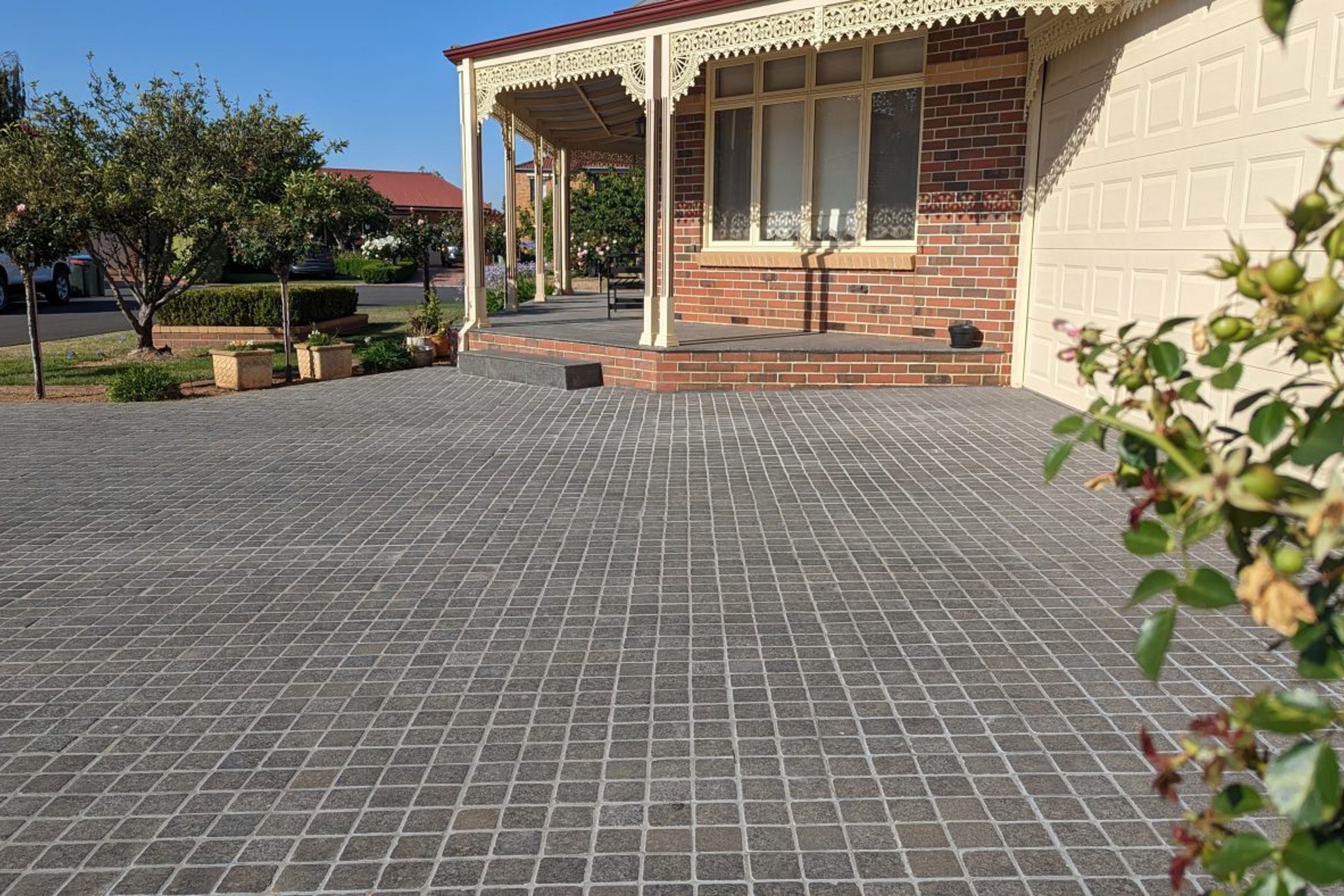 Impala Black Tumbled Granite Cobblestones