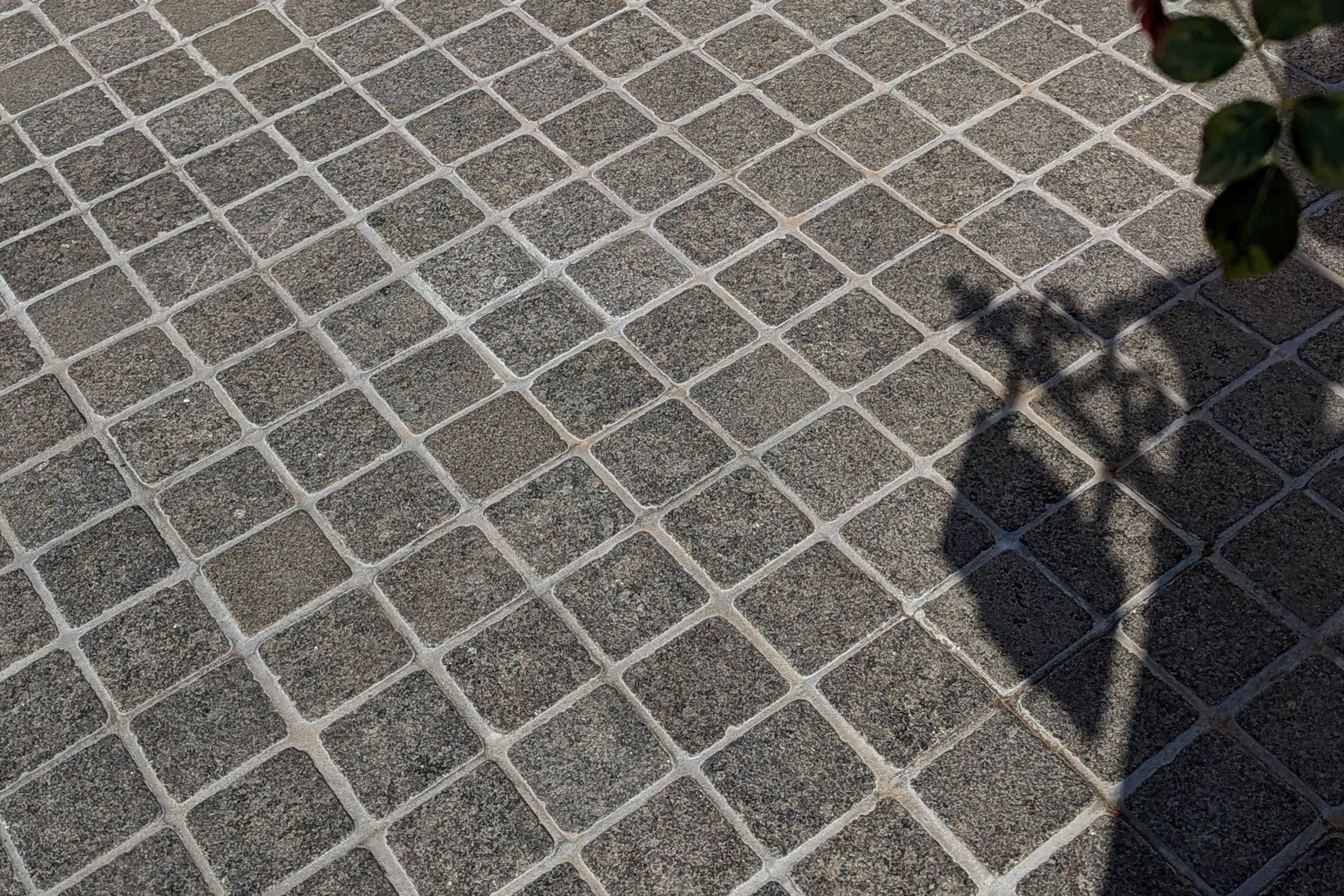 Impala Black Tumbled Granite Cobblestones