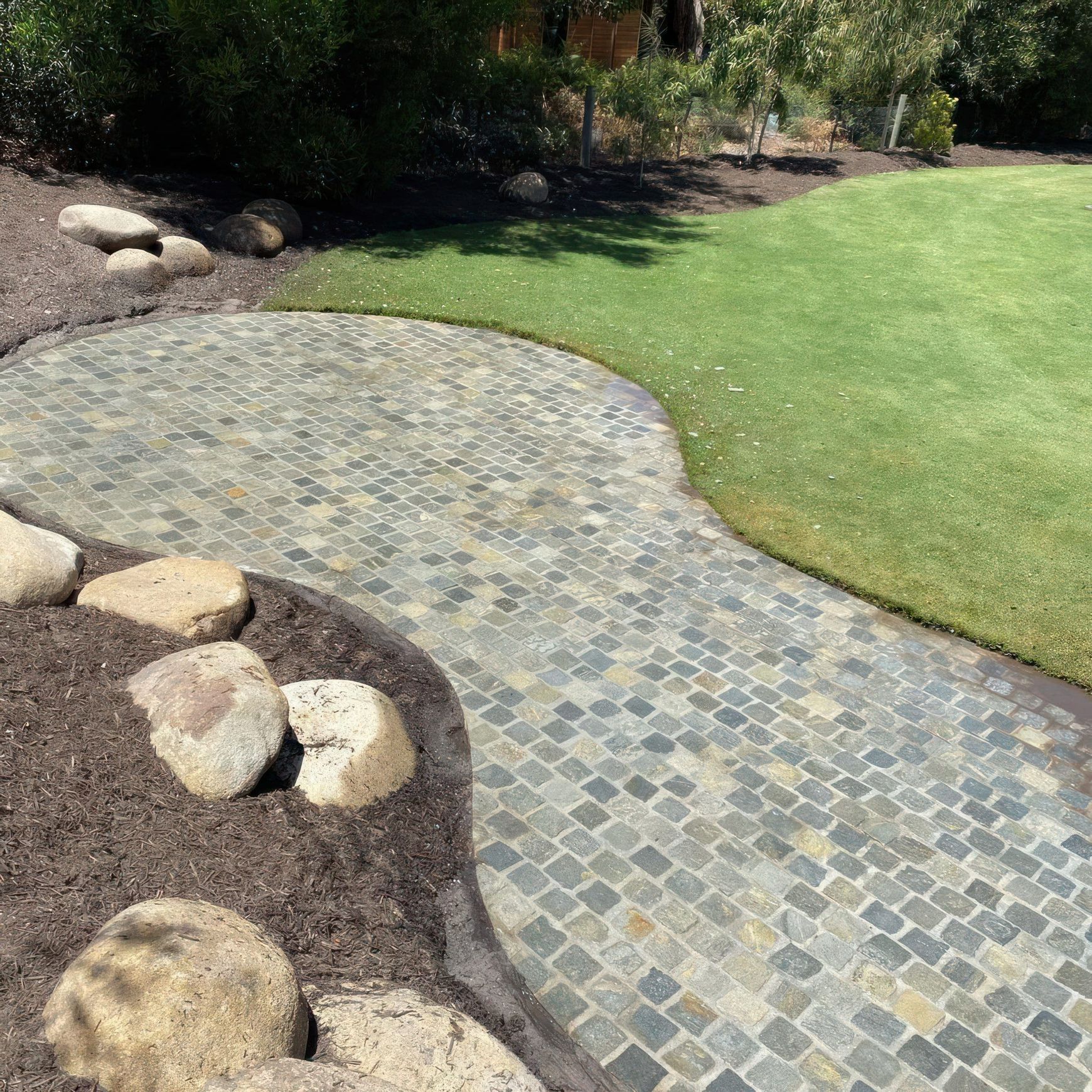 Loden Quartzite Cobblestones