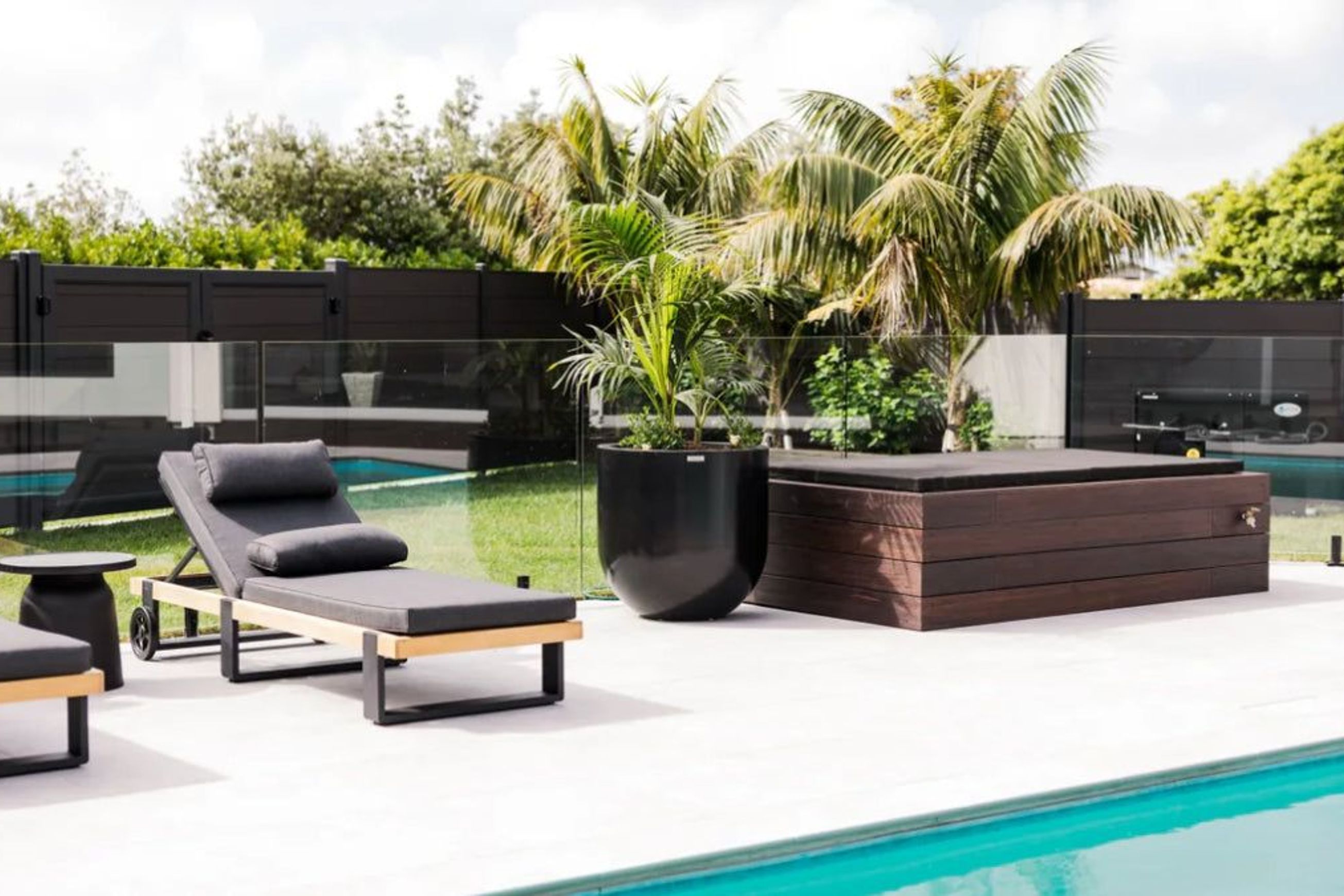 Lisbon 750 Planter