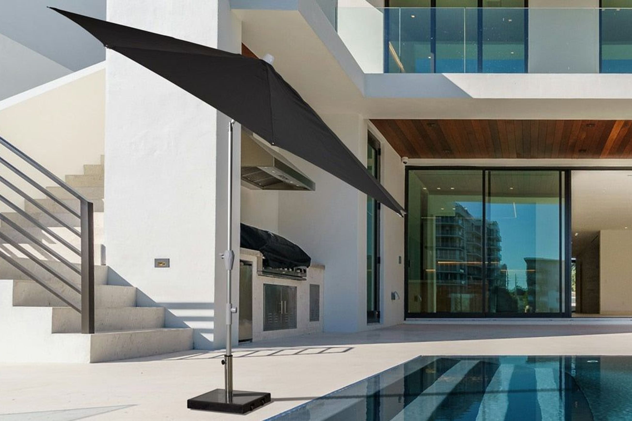 Miami Tilt Centrepost Umbrella