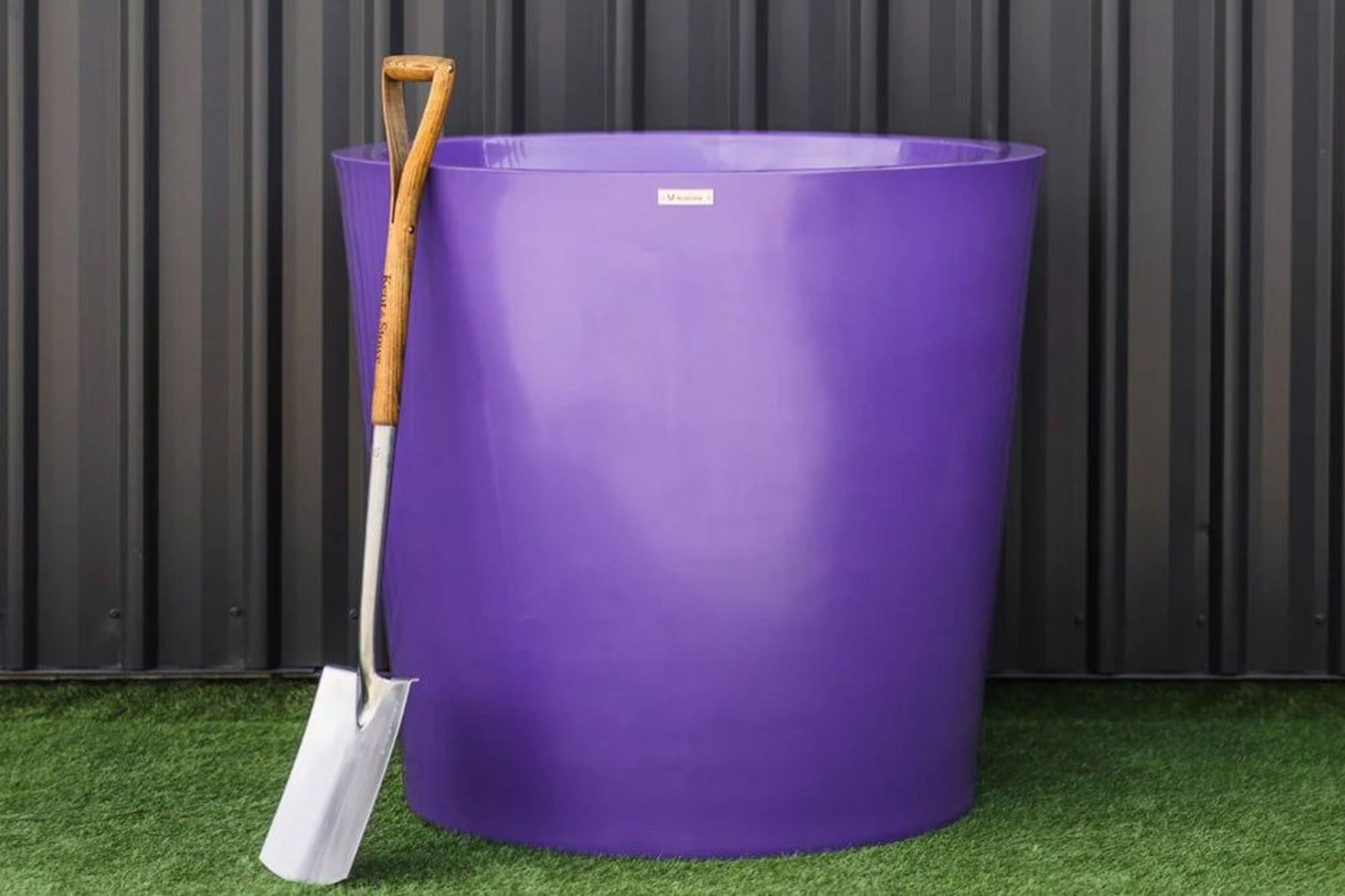 Milan Grande Planter